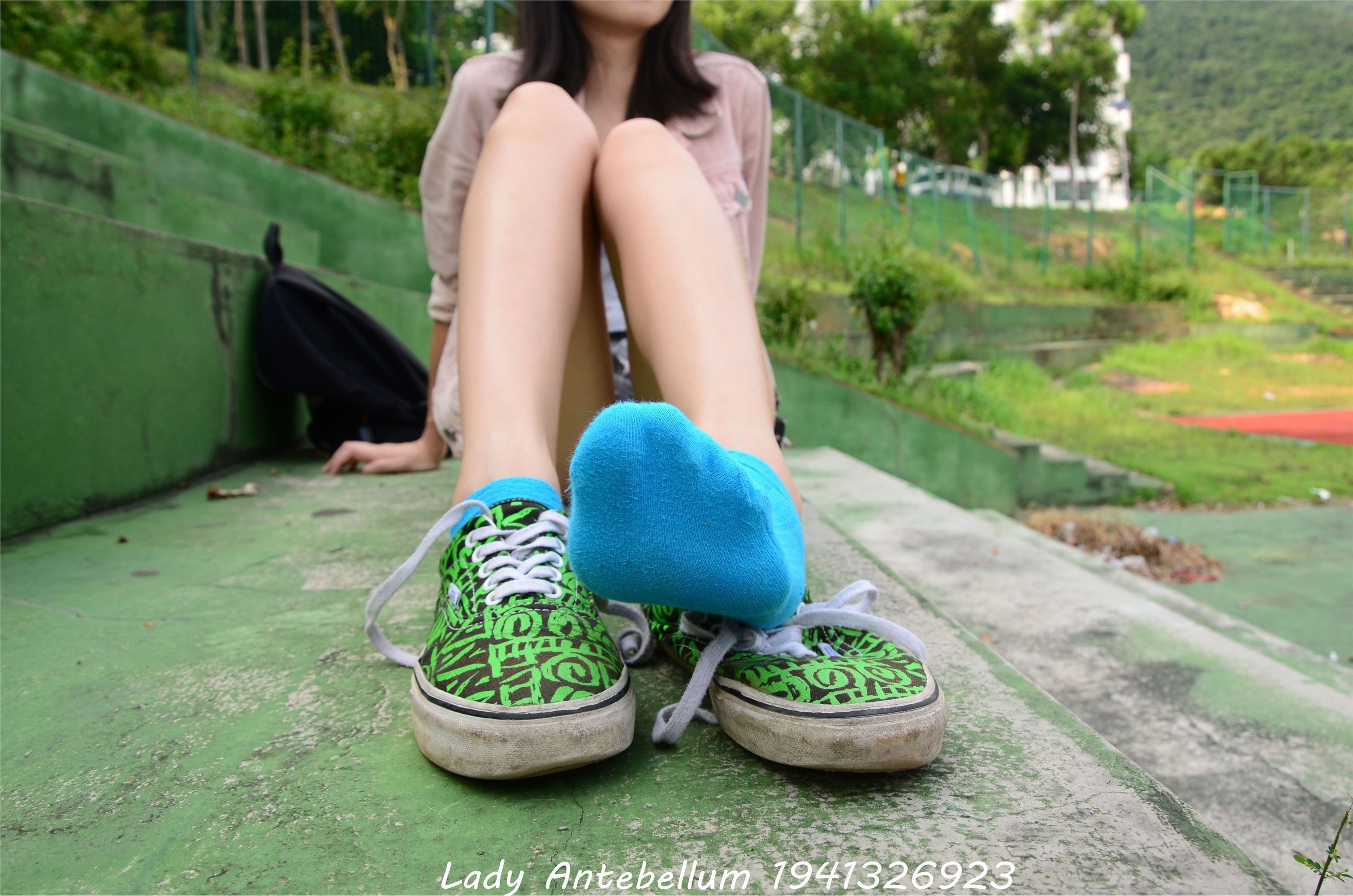 [战前女神] 恋足美腿棉袜女神级摄影套图 033