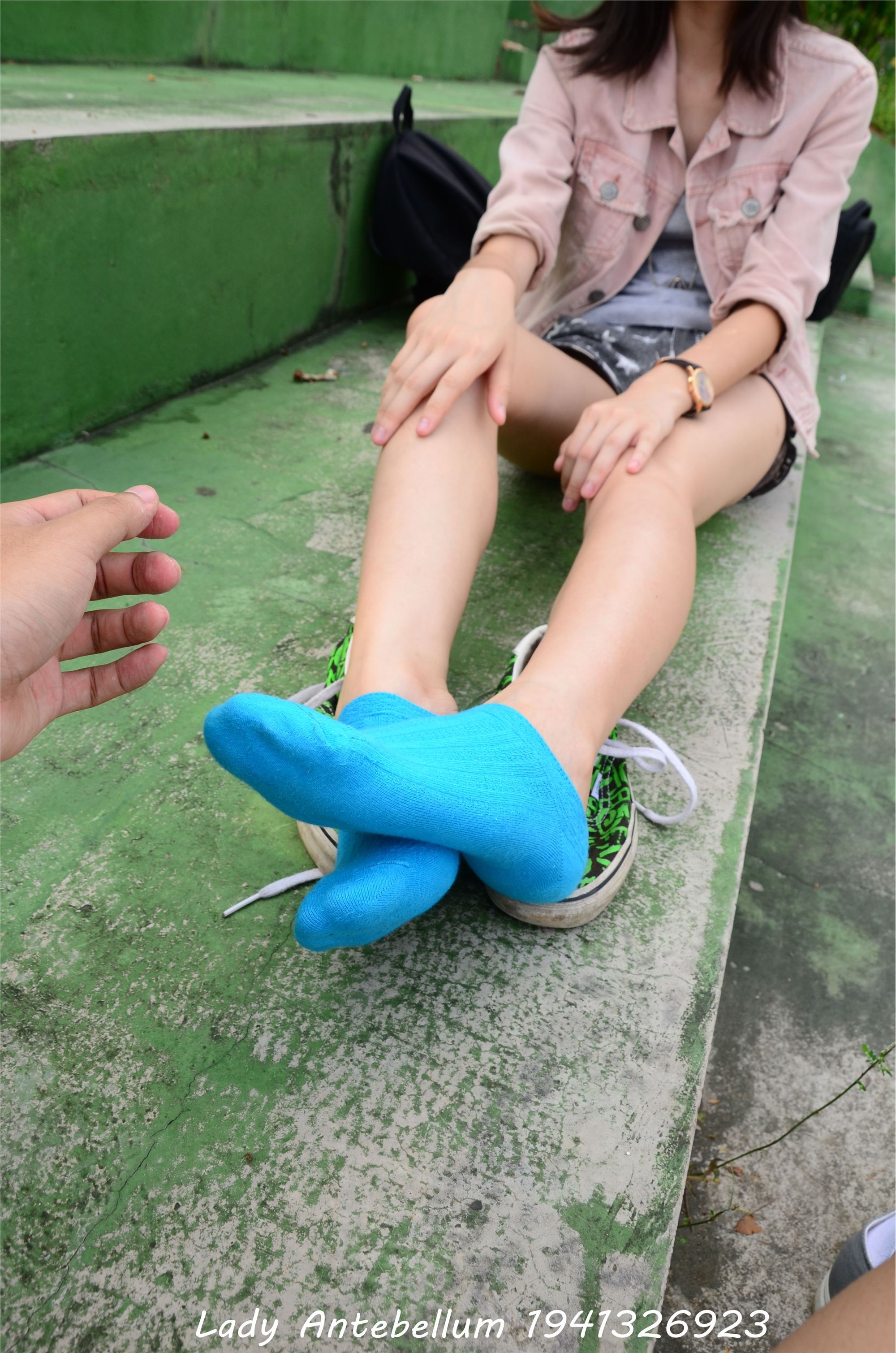 [战前女神] 恋足美腿棉袜女神级摄影套图 033