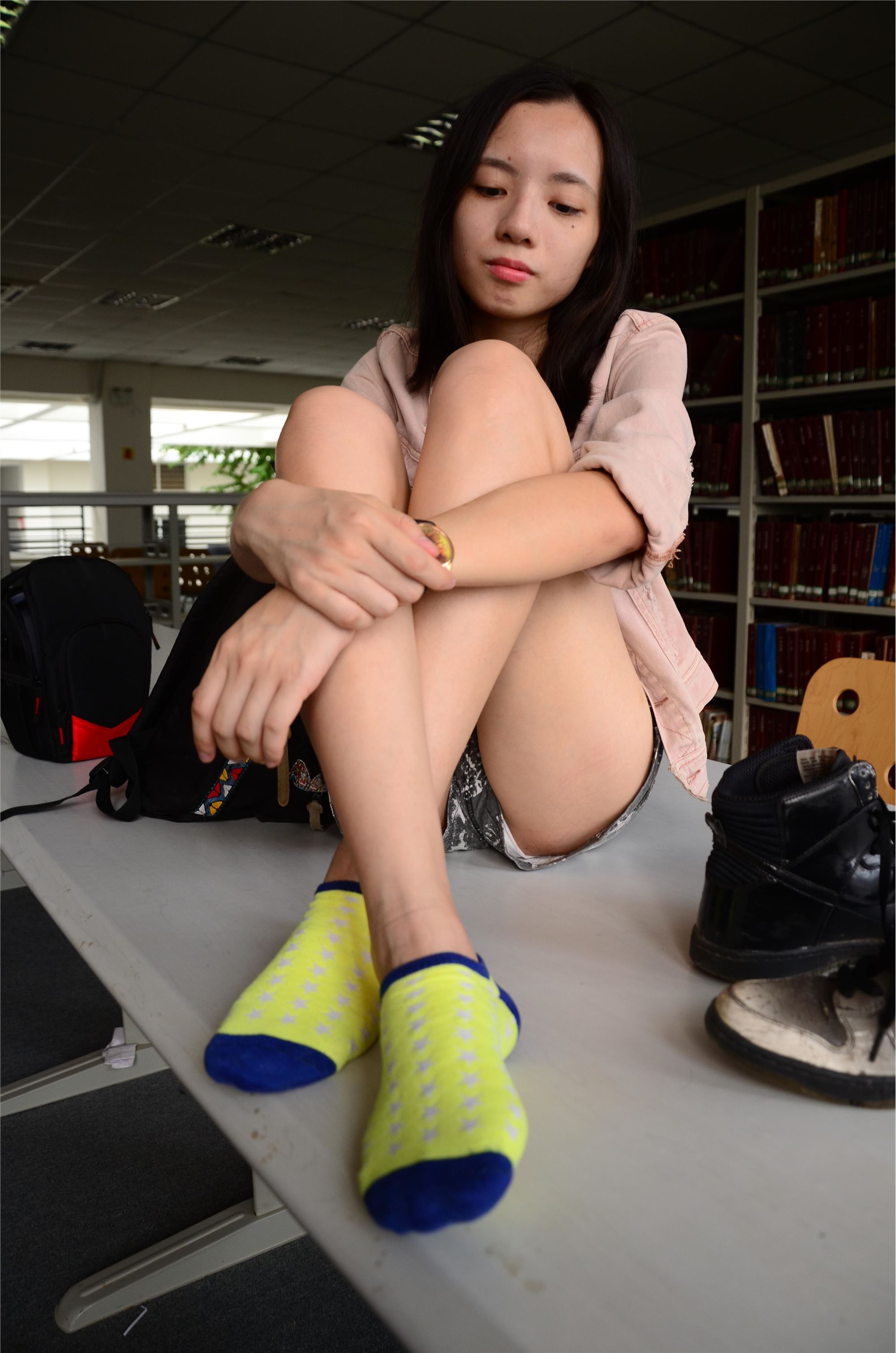 [战前女神] 恋足美腿棉袜女神级摄影套图 034