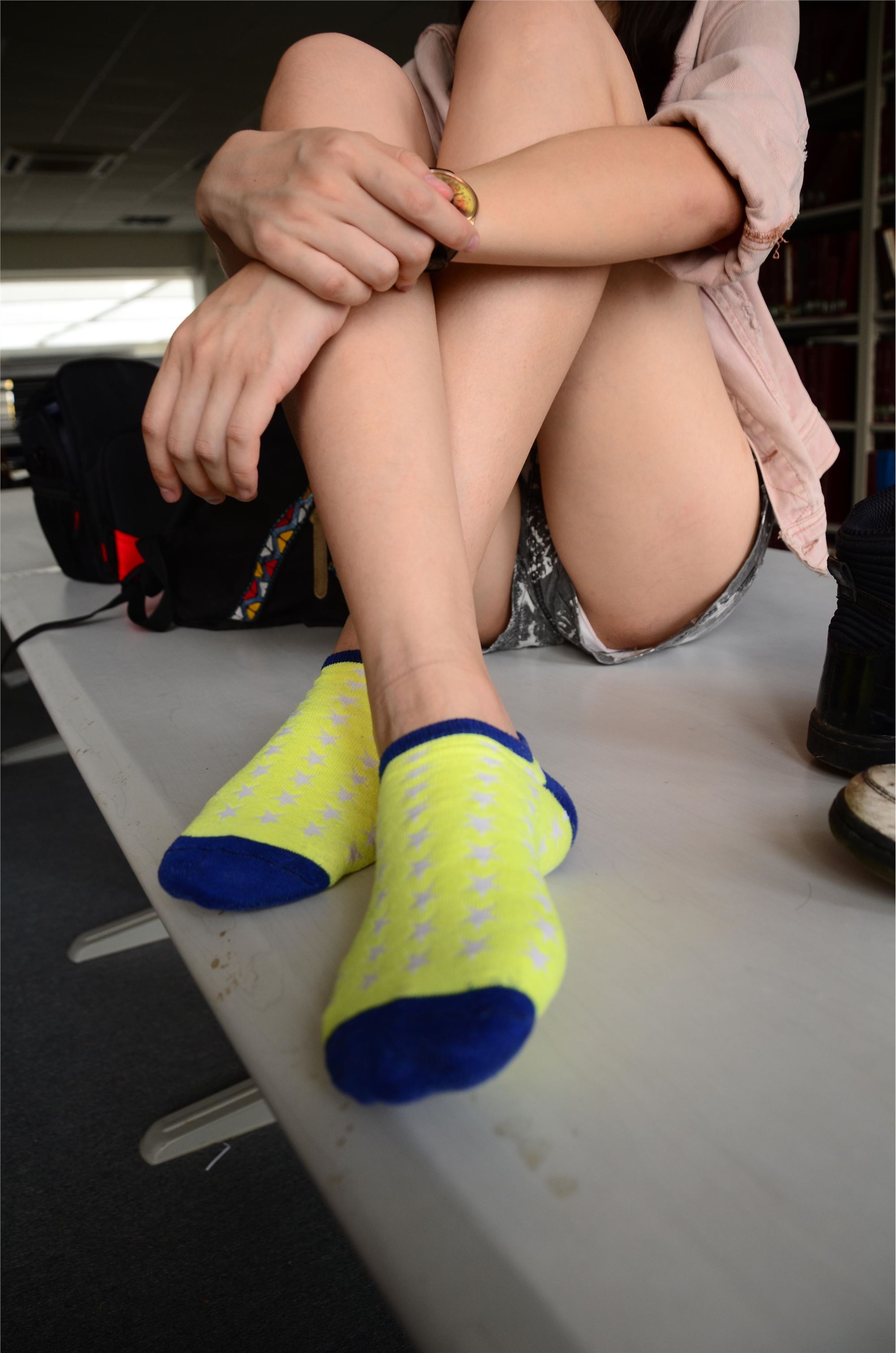 [战前女神] 恋足美腿棉袜女神级摄影套图 034