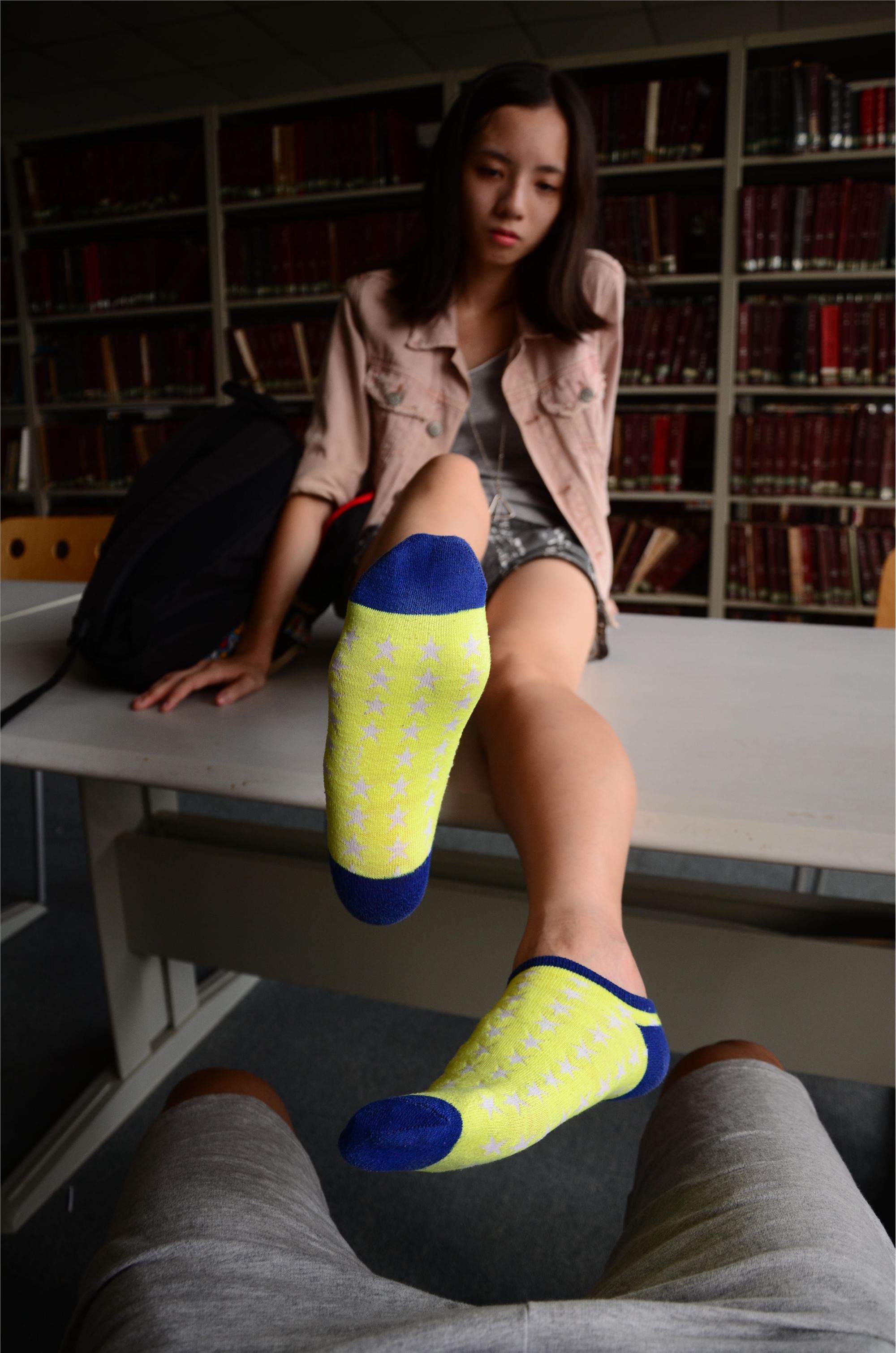 [战前女神] 恋足美腿棉袜女神级摄影套图 034