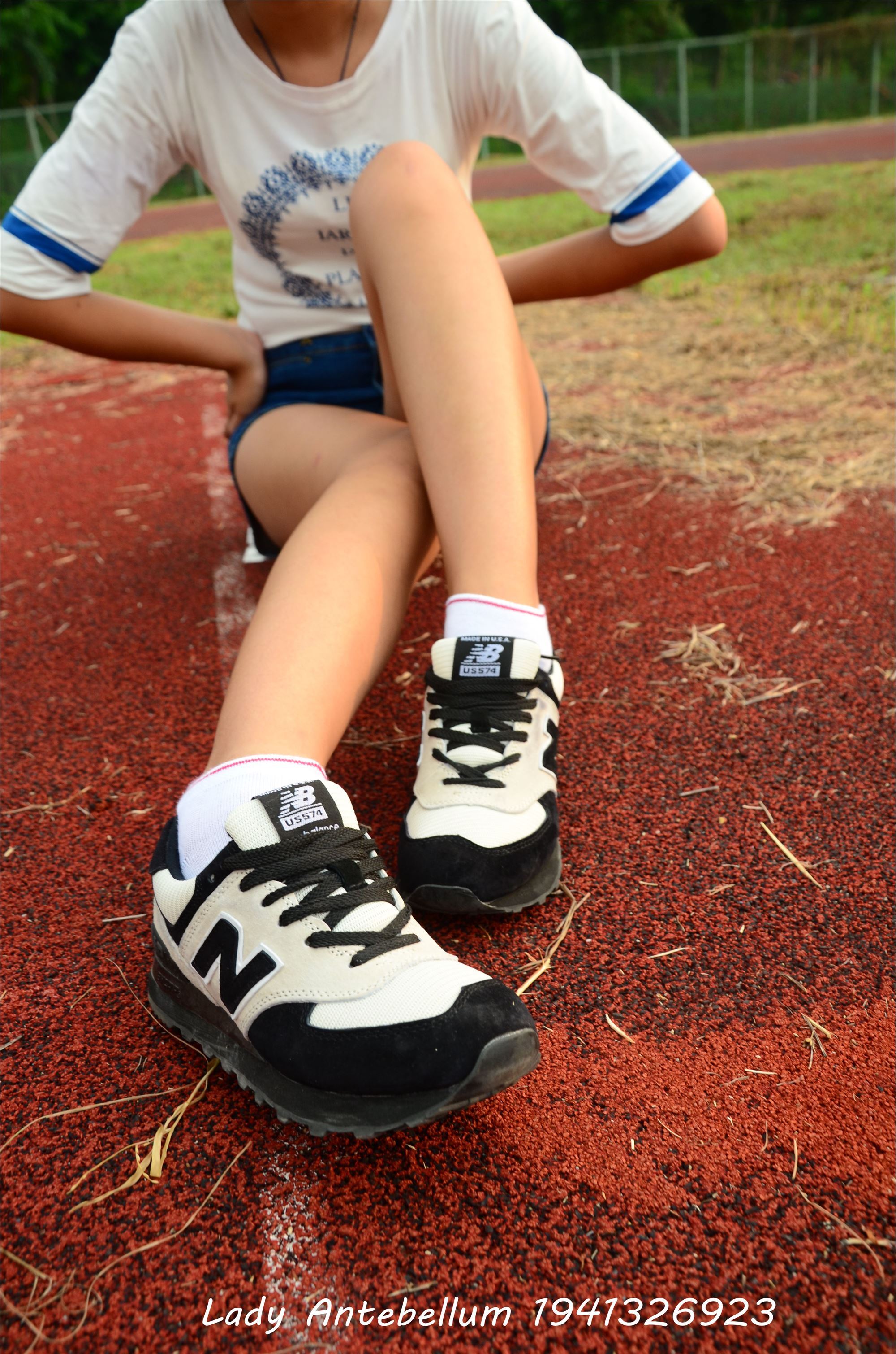 [战前女神] 恋足美腿棉袜女神级摄影套图 035