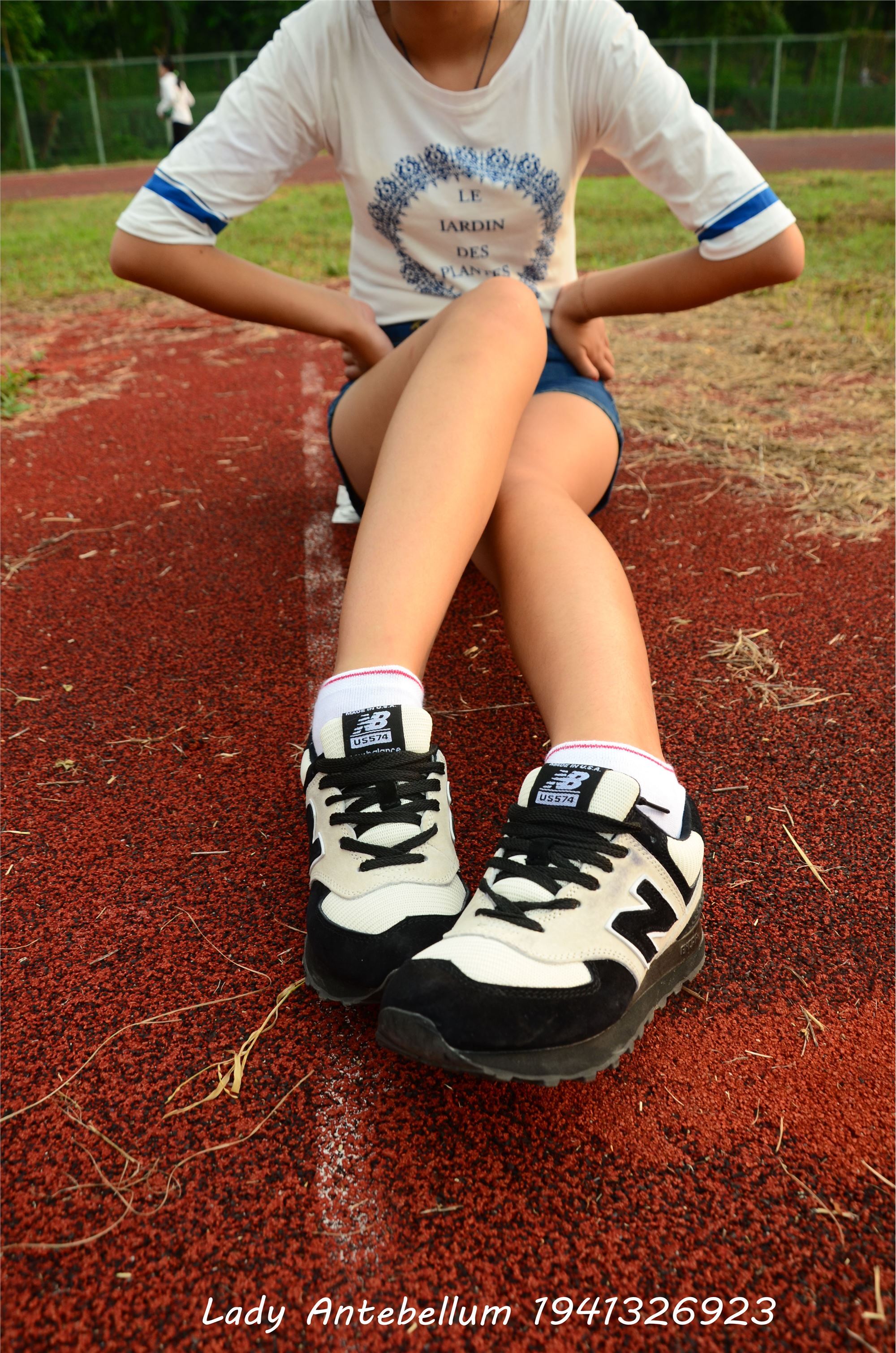 [战前女神] 恋足美腿棉袜女神级摄影套图 035