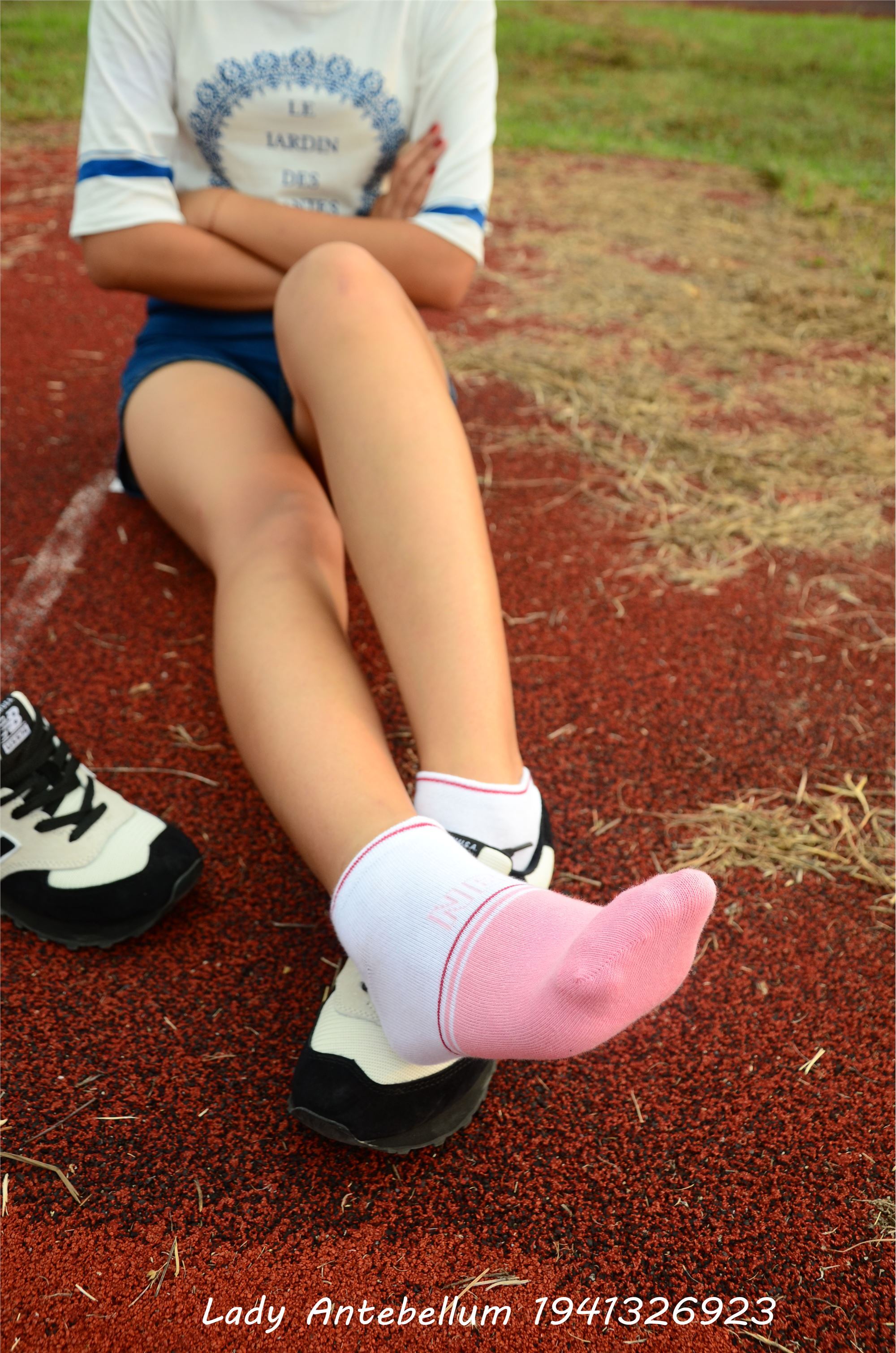 [战前女神] 恋足美腿棉袜女神级摄影套图 035