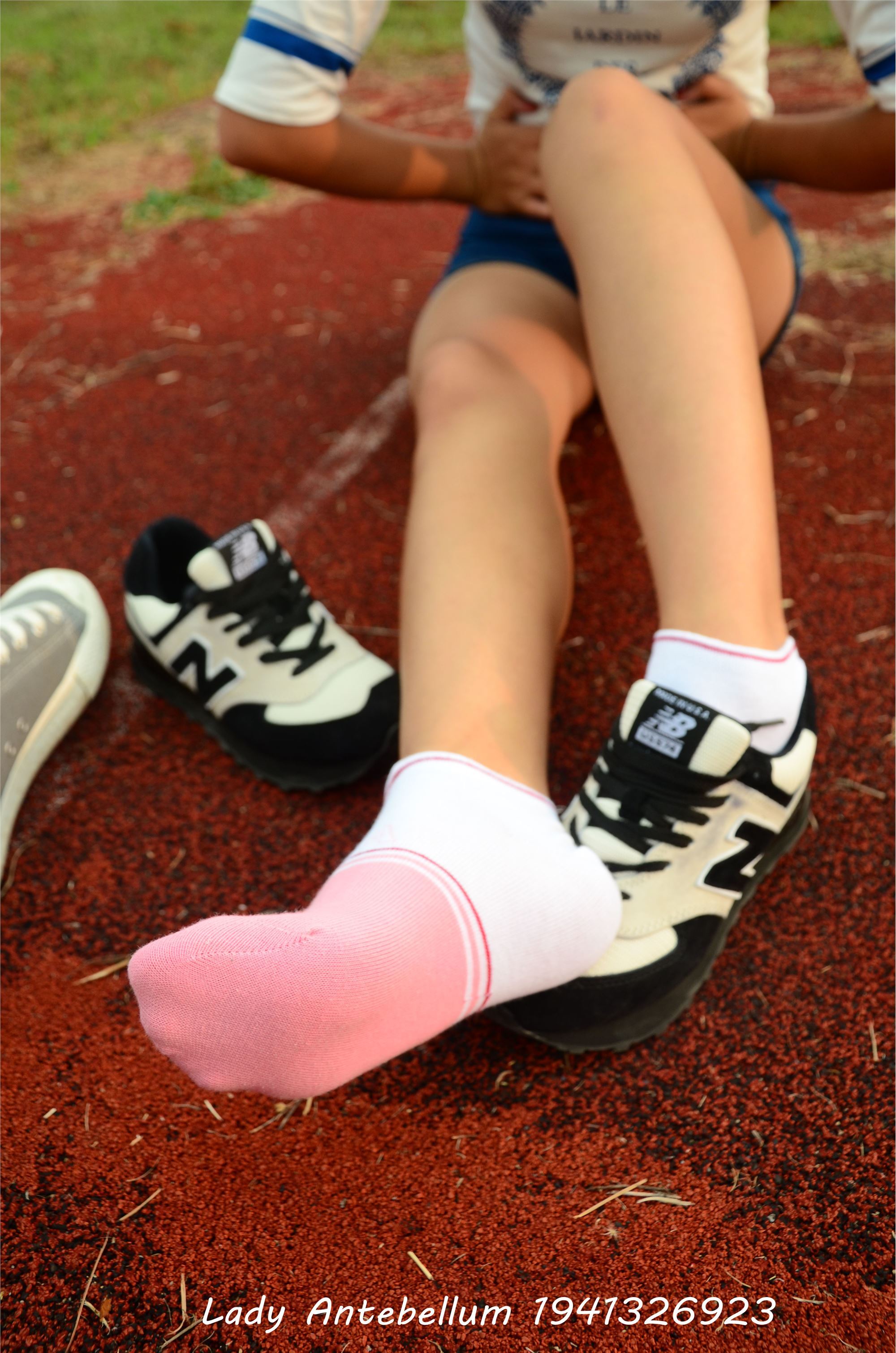 [战前女神] 恋足美腿棉袜女神级摄影套图 035