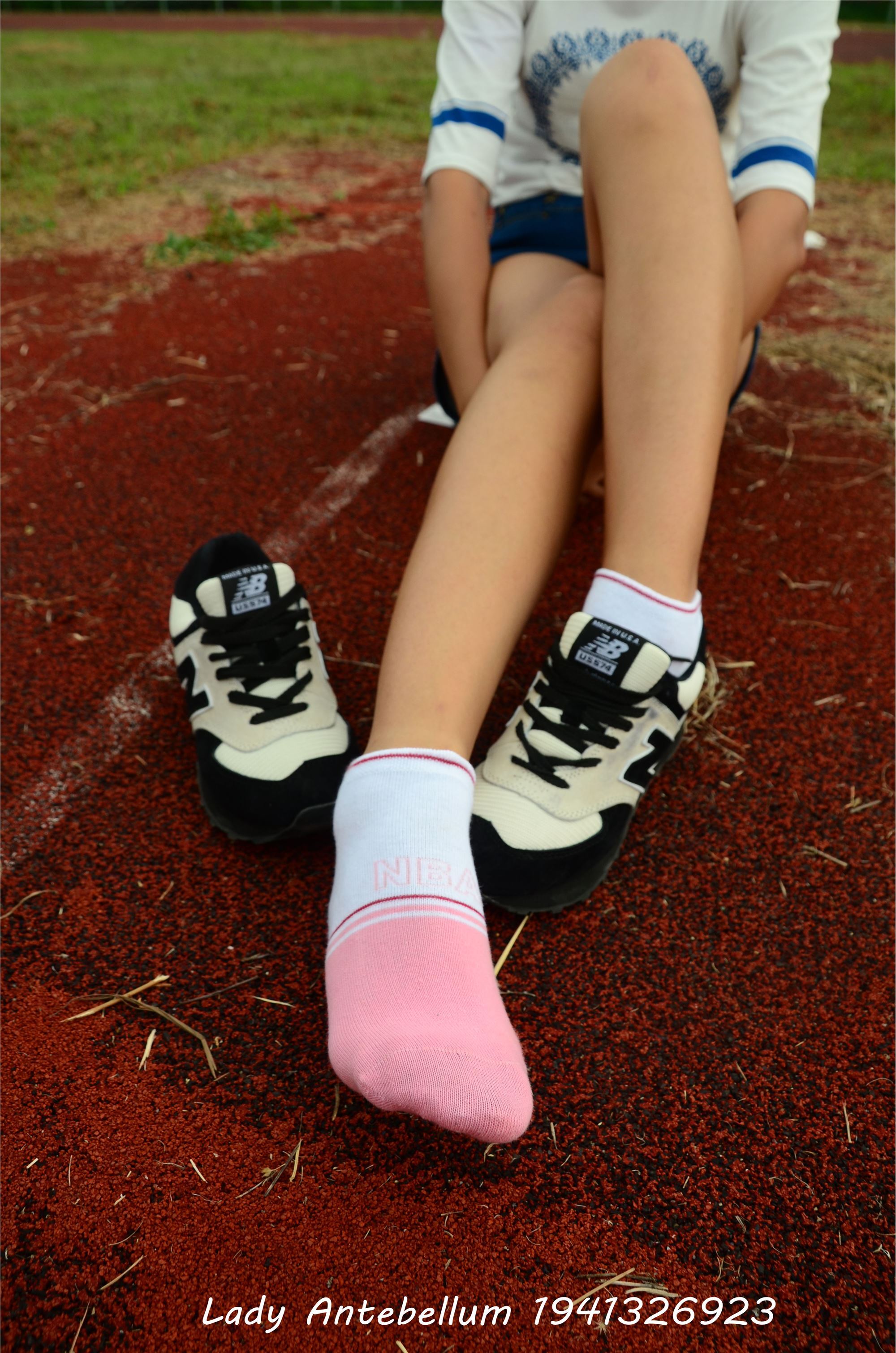 [战前女神] 恋足美腿棉袜女神级摄影套图 035