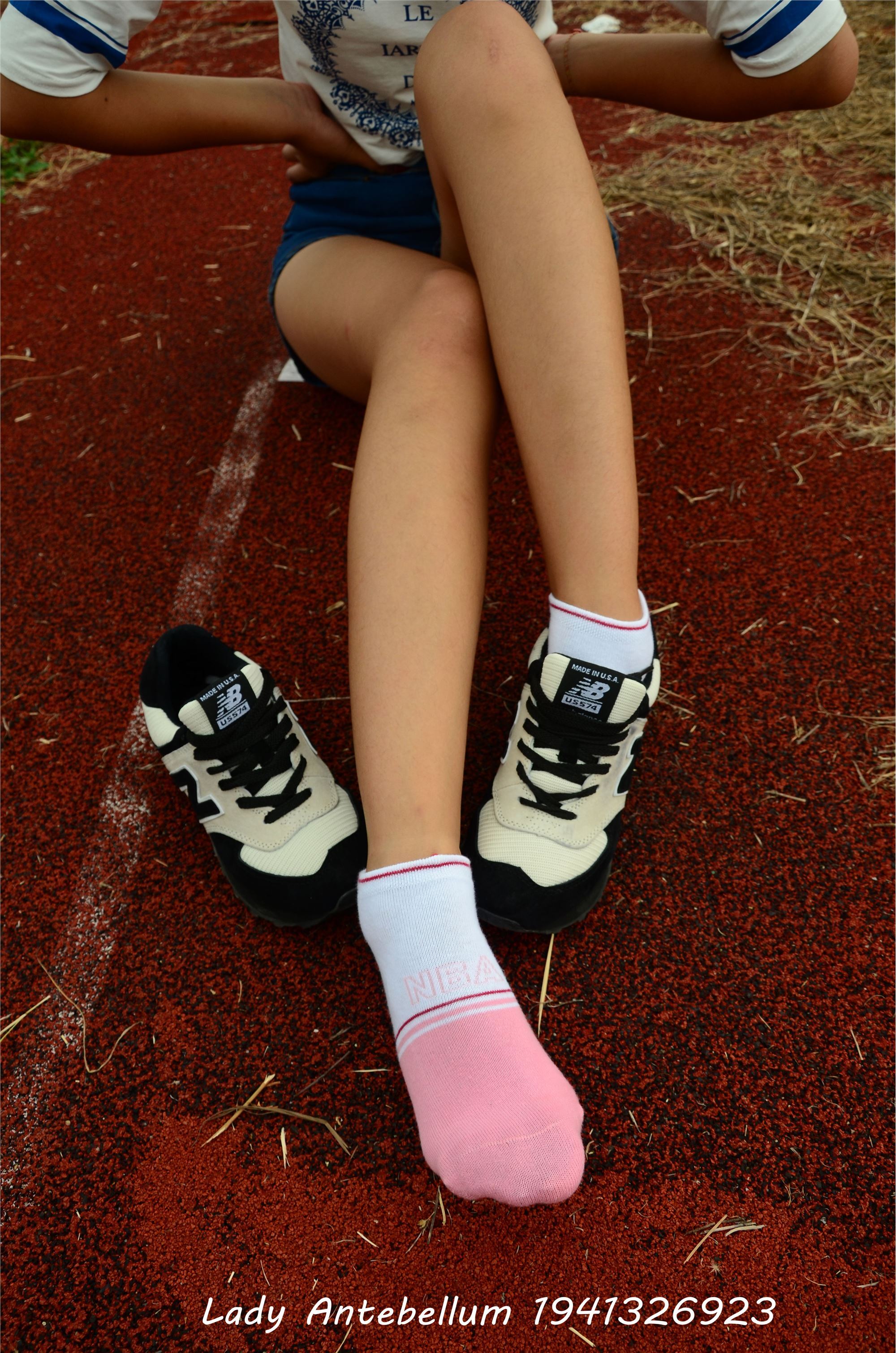 [战前女神] 恋足美腿棉袜女神级摄影套图 035