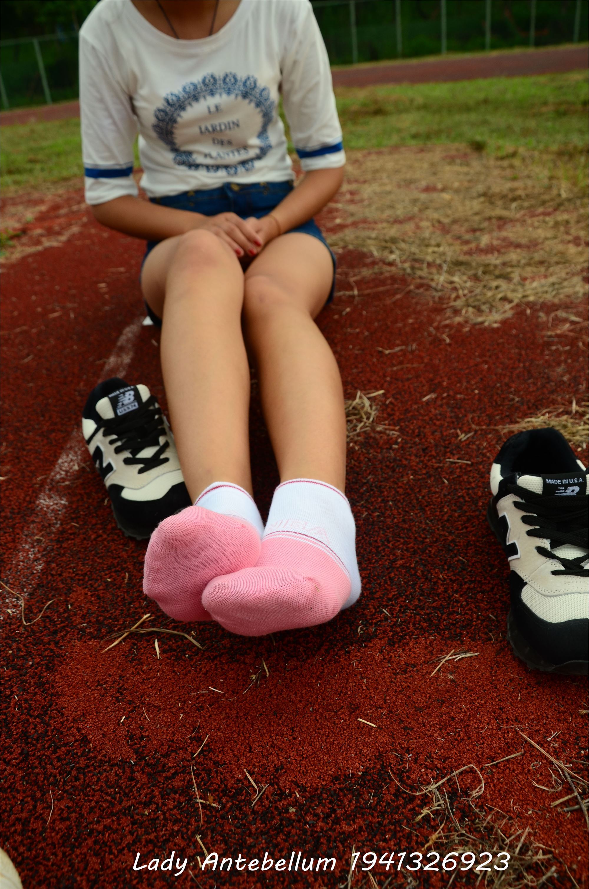 [战前女神] 恋足美腿棉袜女神级摄影套图 035