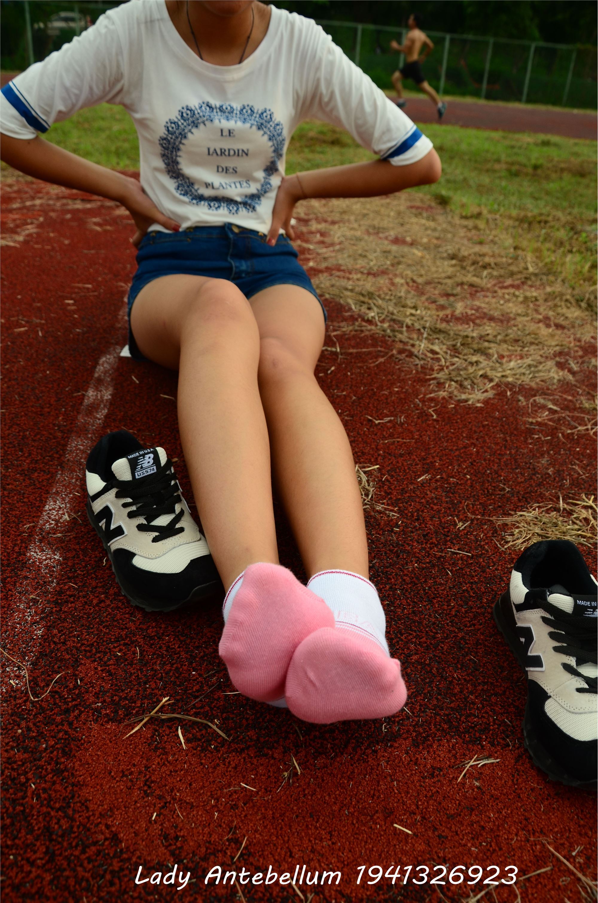 [战前女神] 恋足美腿棉袜女神级摄影套图 035