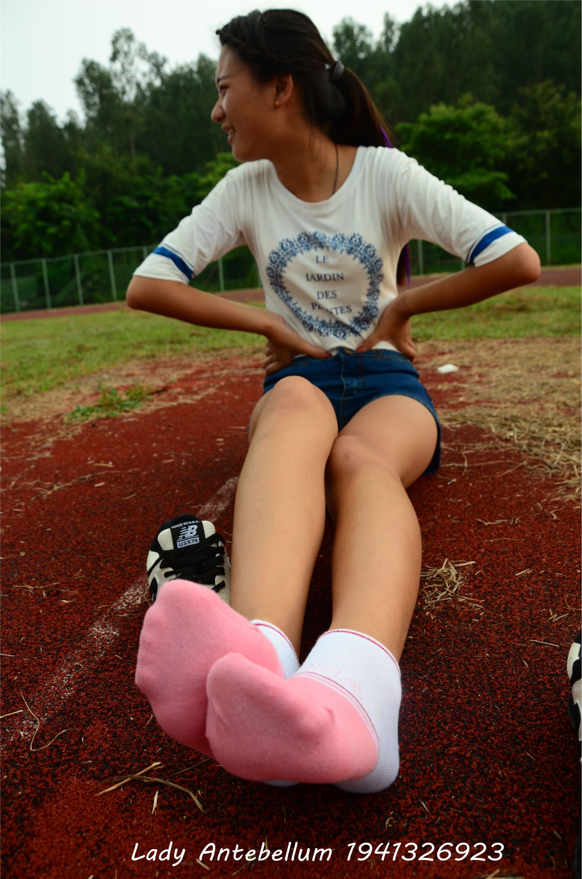 [战前女神] 恋足美腿棉袜女神级摄影套图 035