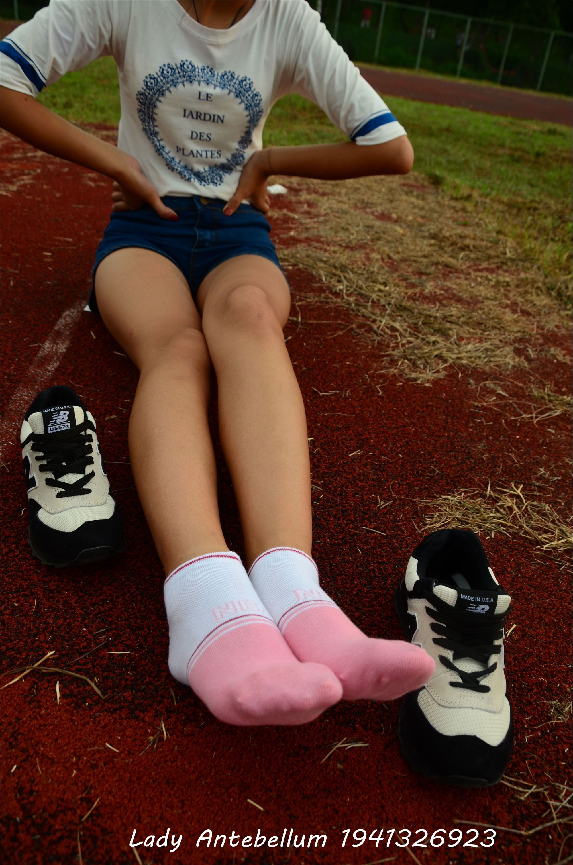 [战前女神] 恋足美腿棉袜女神级摄影套图 035