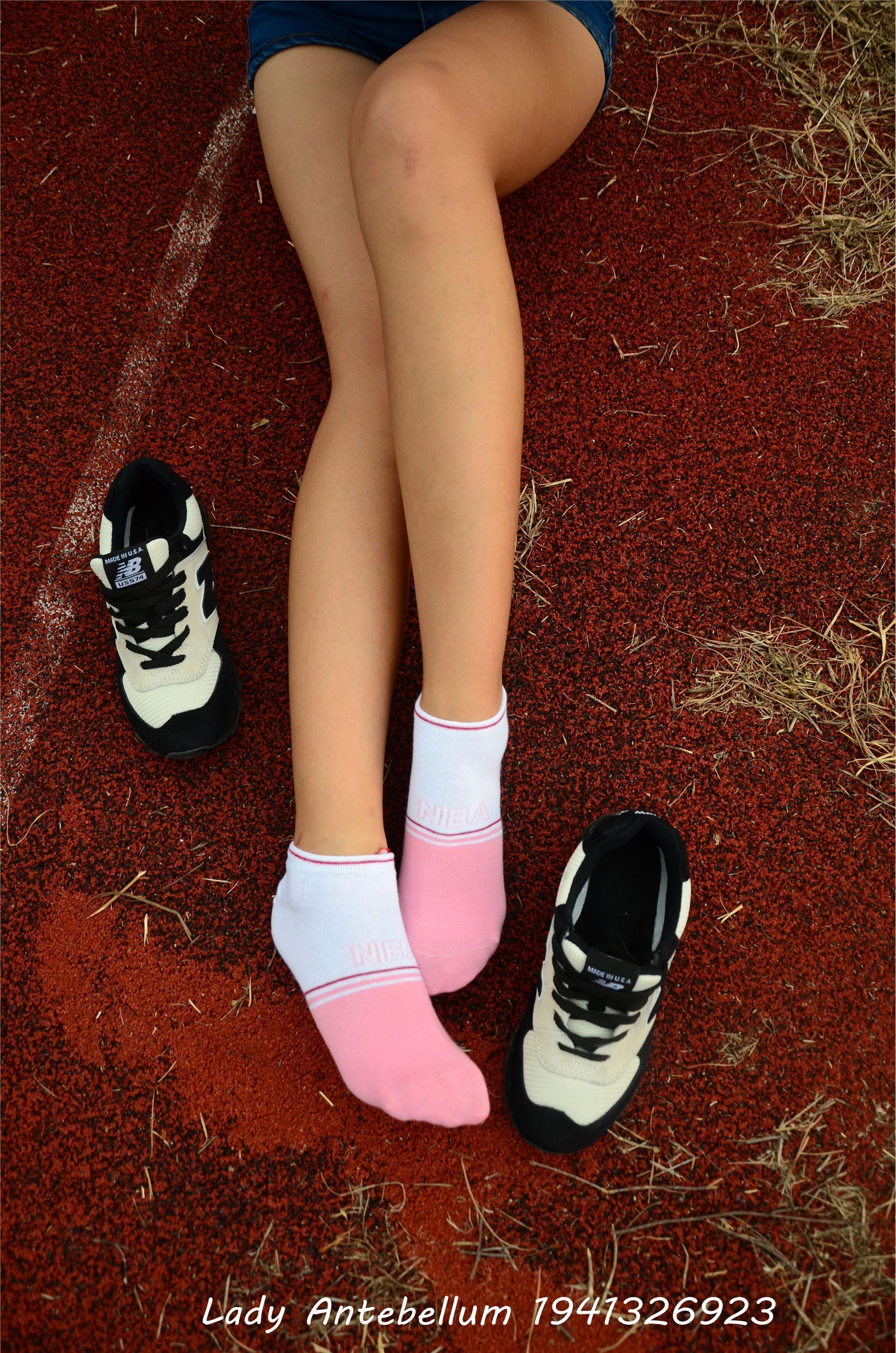 [战前女神] 恋足美腿棉袜女神级摄影套图 035