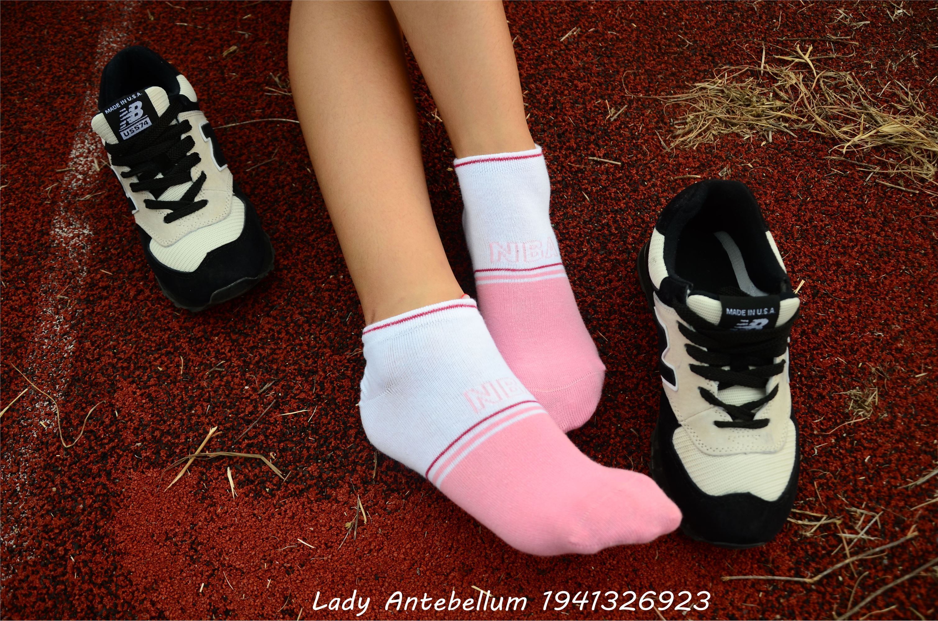 [战前女神] 恋足美腿棉袜女神级摄影套图 035