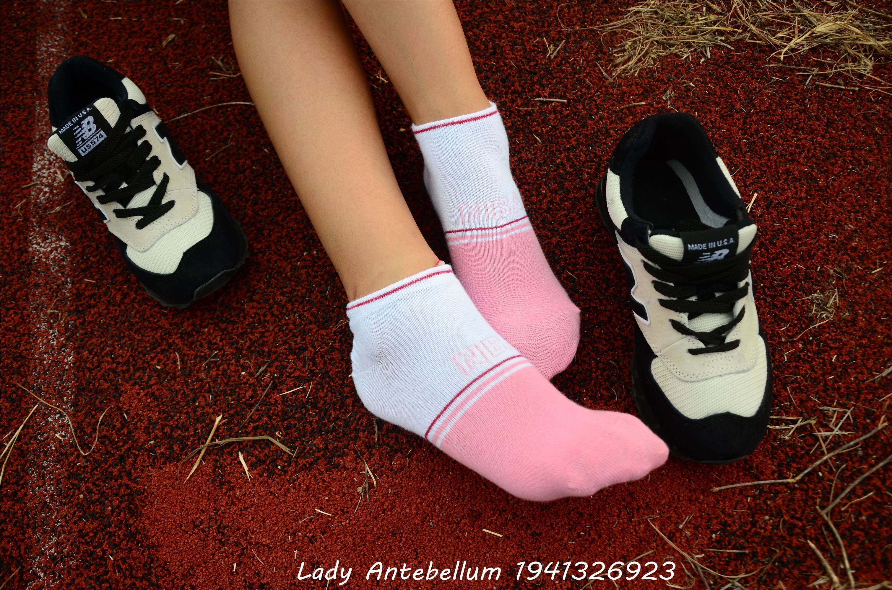 [战前女神] 恋足美腿棉袜女神级摄影套图 035