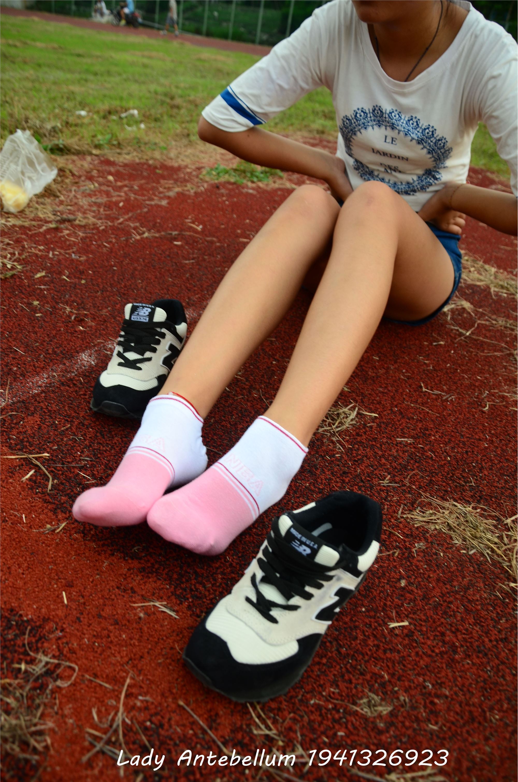 [战前女神] 恋足美腿棉袜女神级摄影套图 035