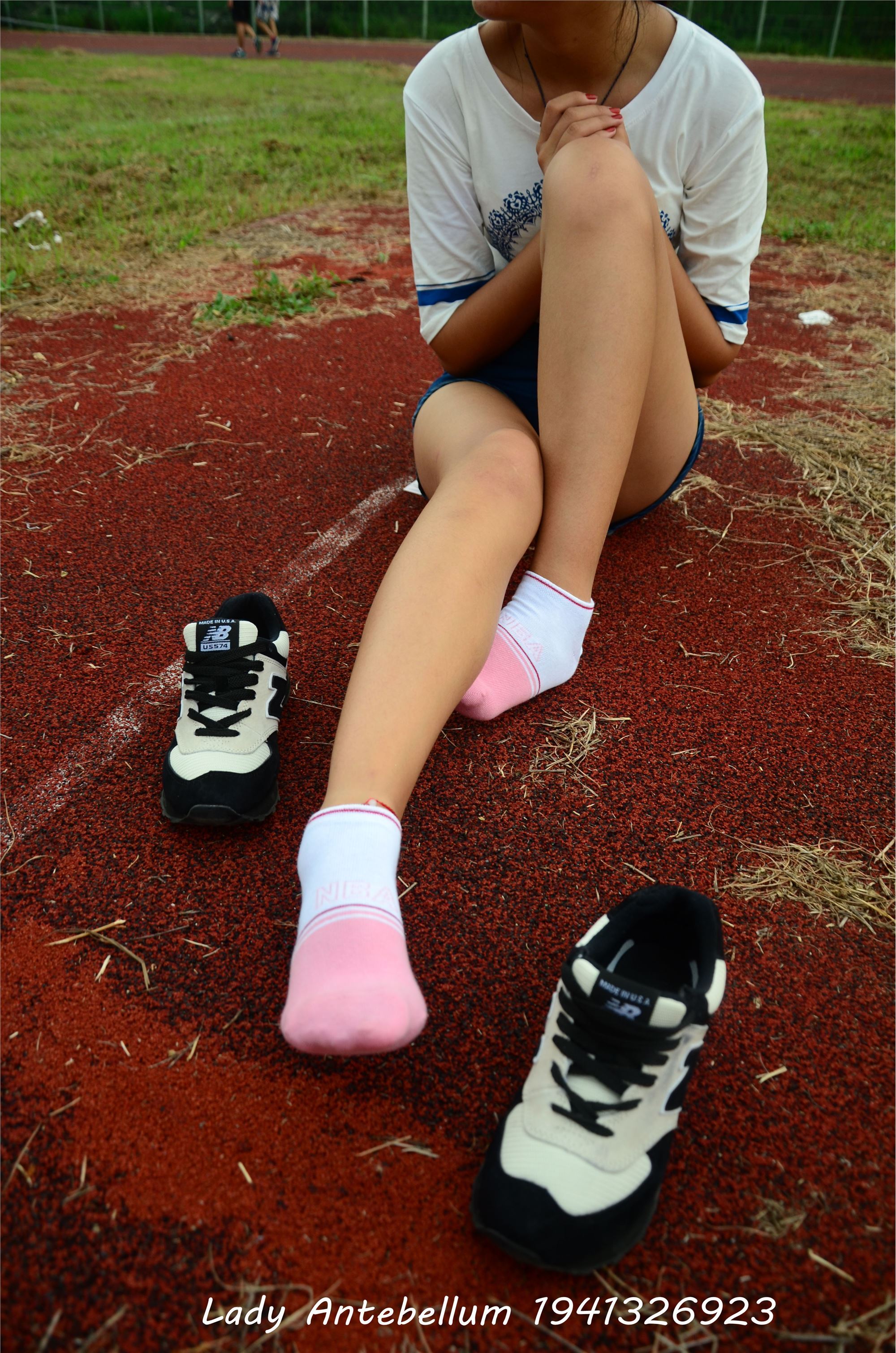 [战前女神] 恋足美腿棉袜女神级摄影套图 035