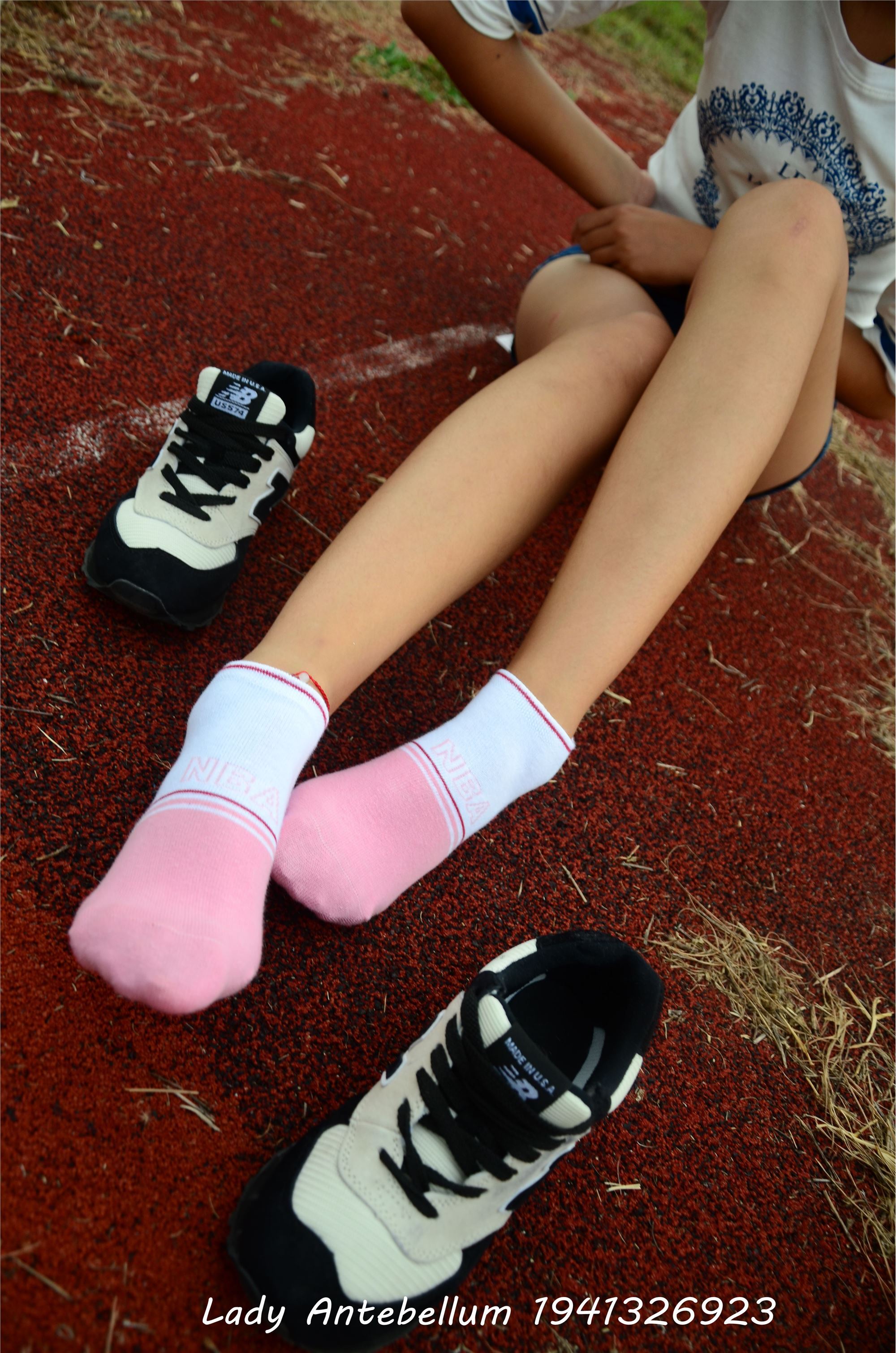 [战前女神] 恋足美腿棉袜女神级摄影套图 035