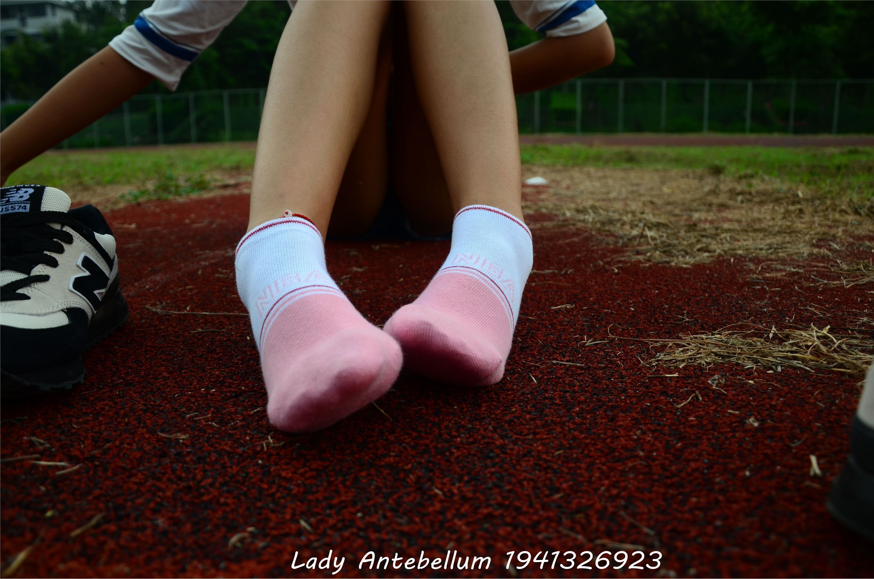 [战前女神] 恋足美腿棉袜女神级摄影套图 035