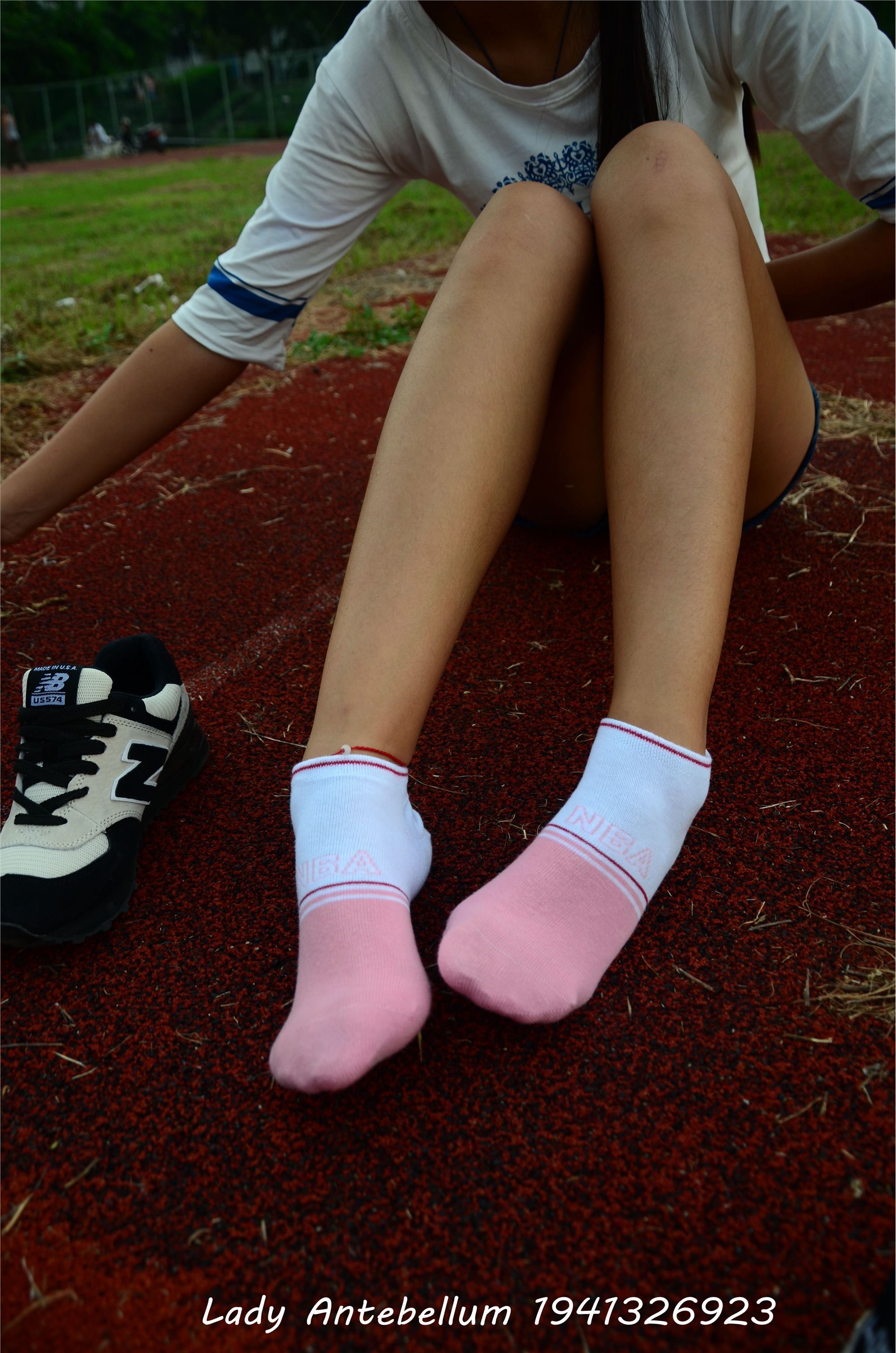 [战前女神] 恋足美腿棉袜女神级摄影套图 035