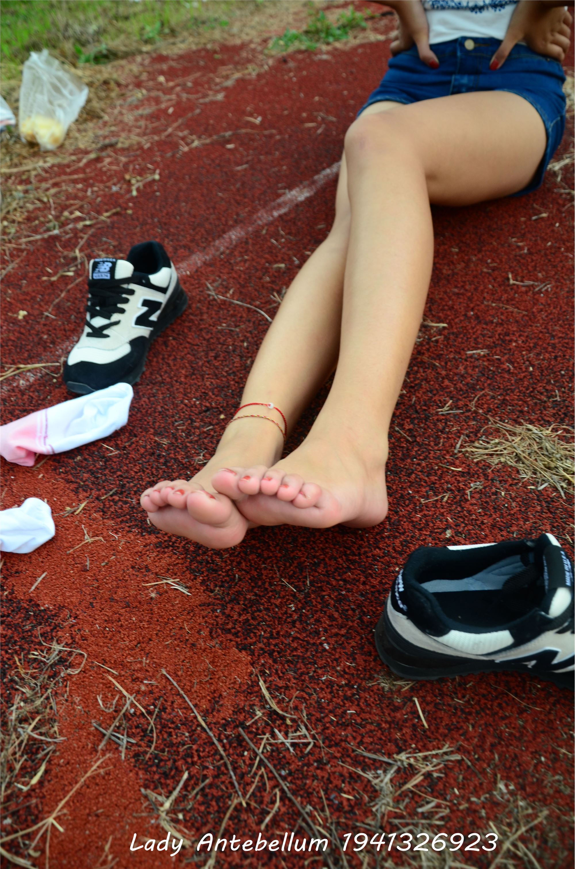 [战前女神] 恋足美腿棉袜女神级摄影套图 035