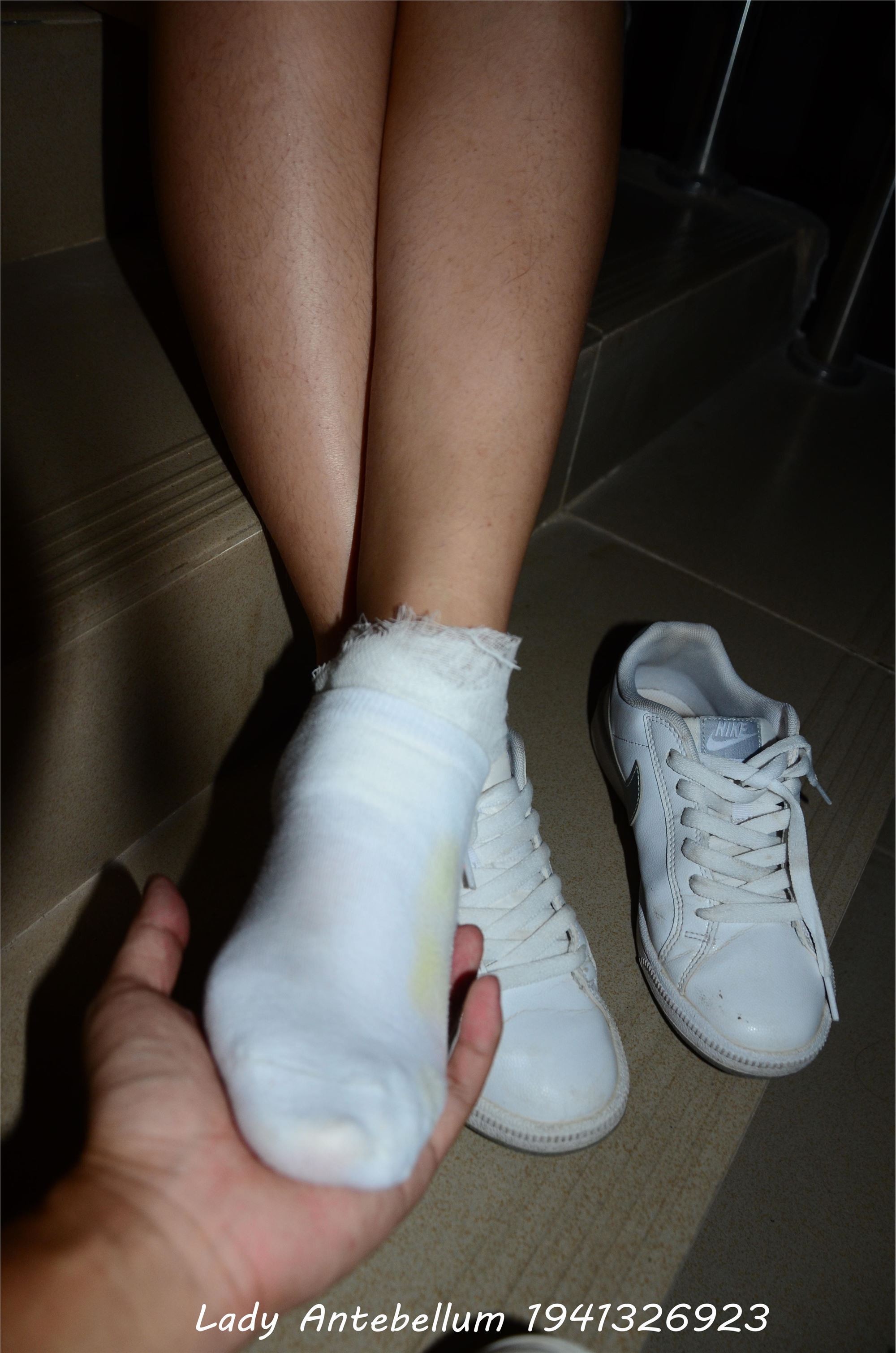 [战前女神] 恋足美腿棉袜女神级摄影套图 036