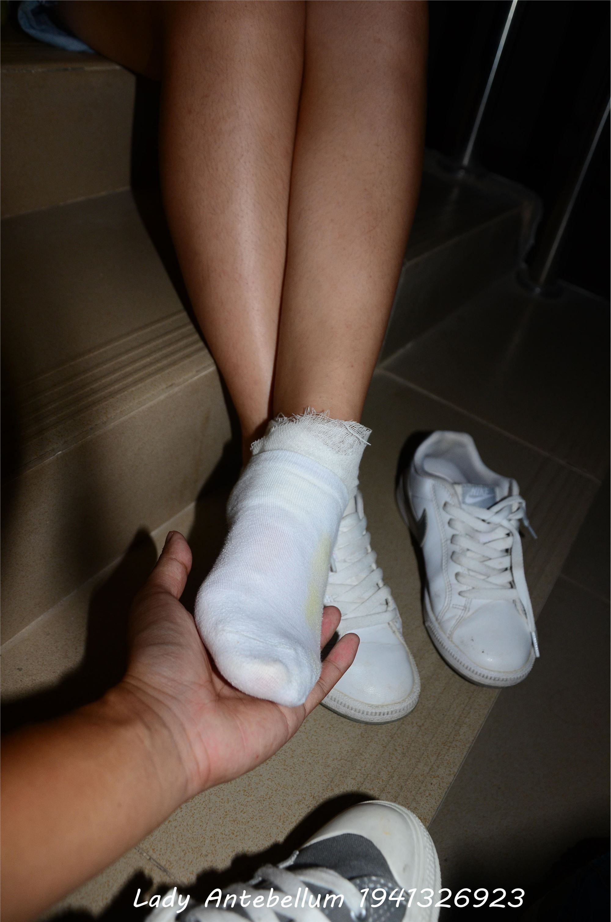 [战前女神] 恋足美腿棉袜女神级摄影套图 036