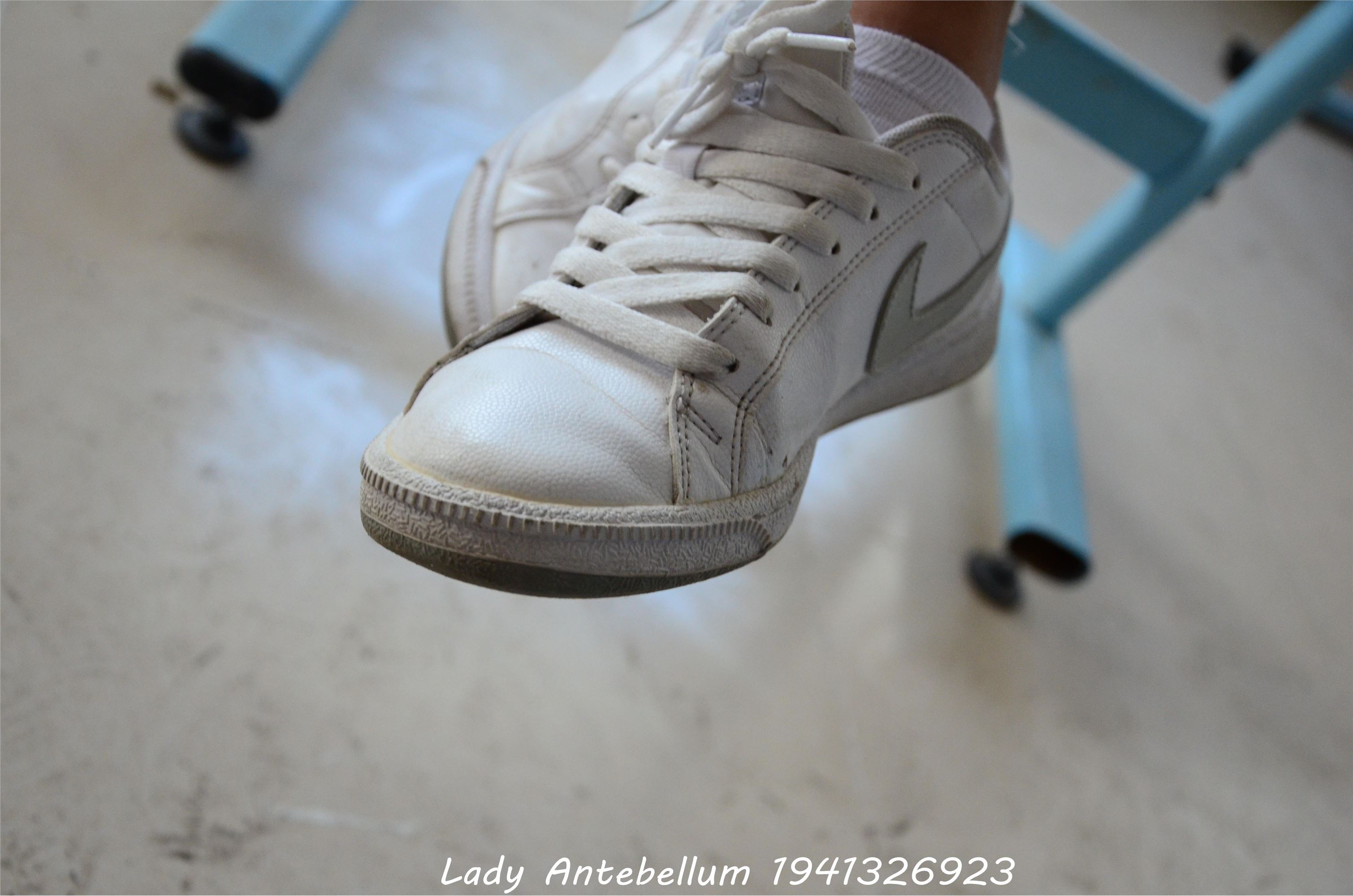 [战前女神] 恋足美腿棉袜女神级摄影套图 036