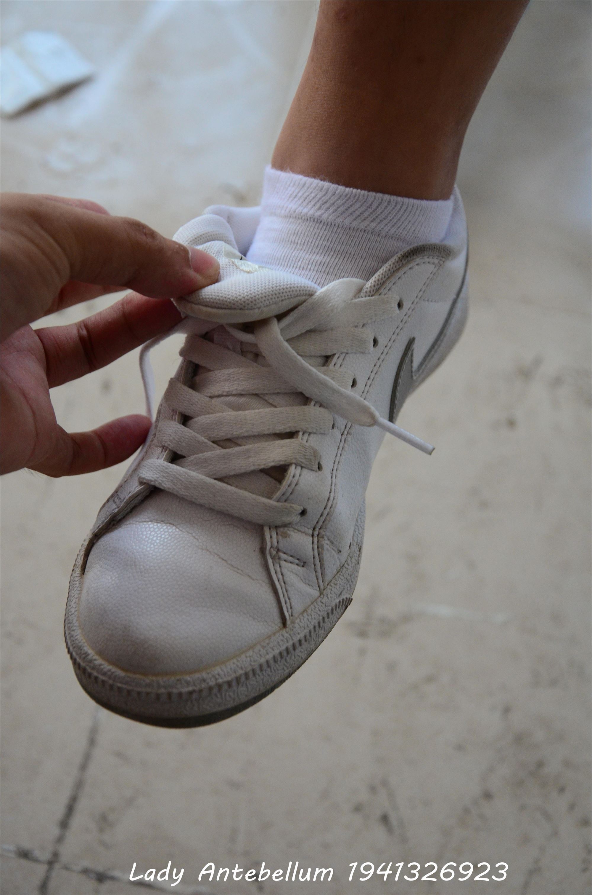 [战前女神] 恋足美腿棉袜女神级摄影套图 036