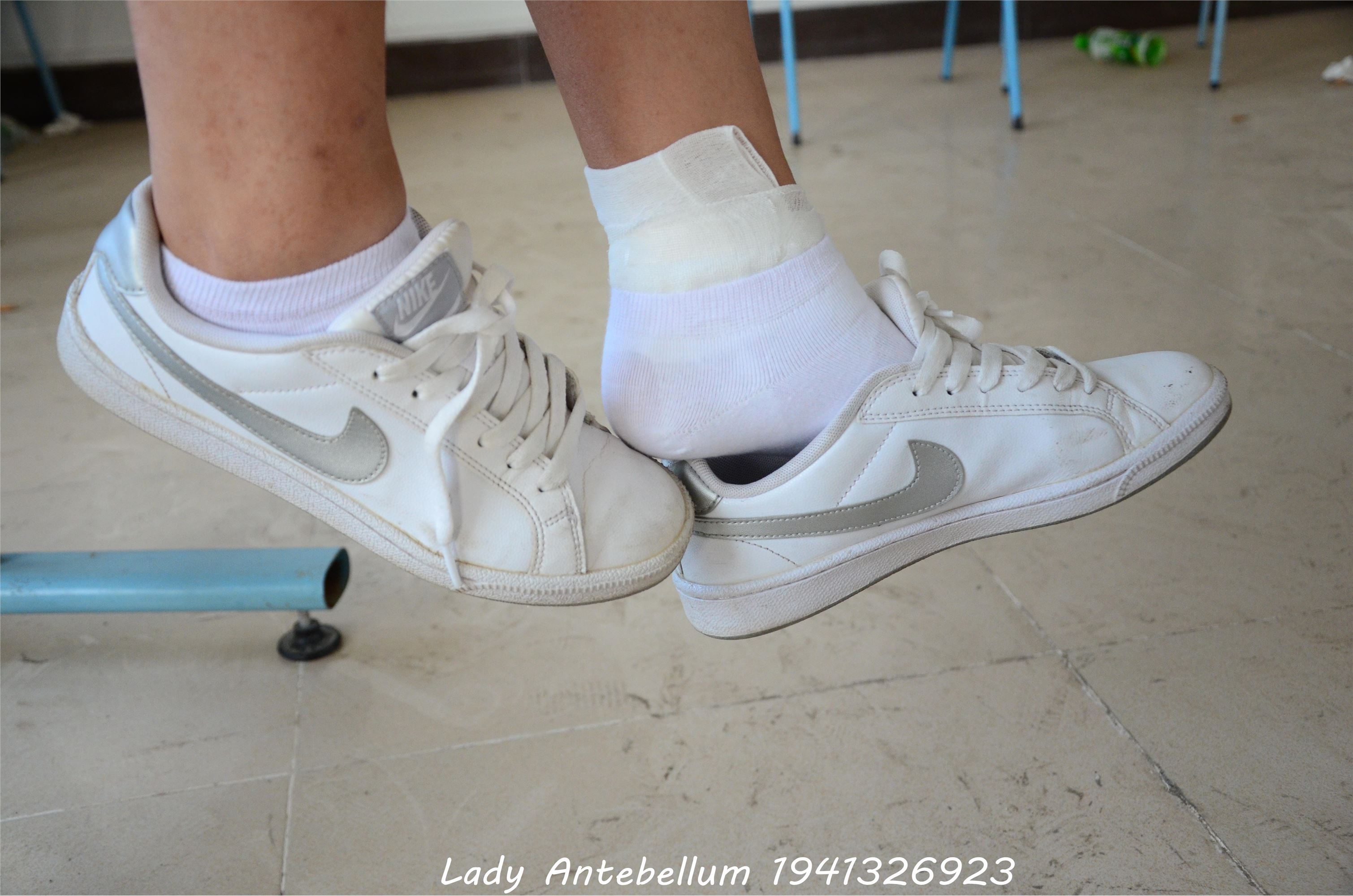 [战前女神] 恋足美腿棉袜女神级摄影套图 036