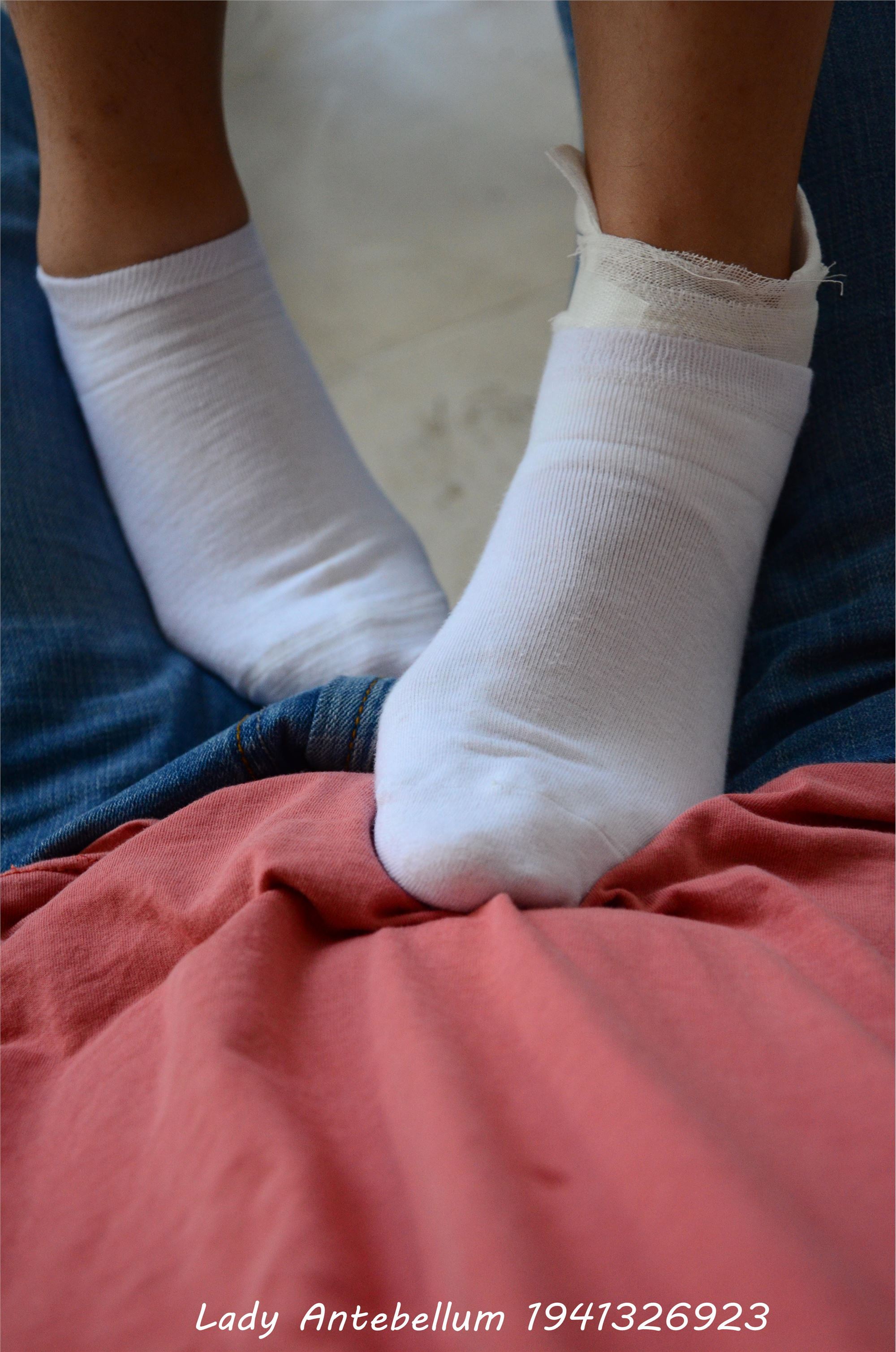 [战前女神] 恋足美腿棉袜女神级摄影套图 036