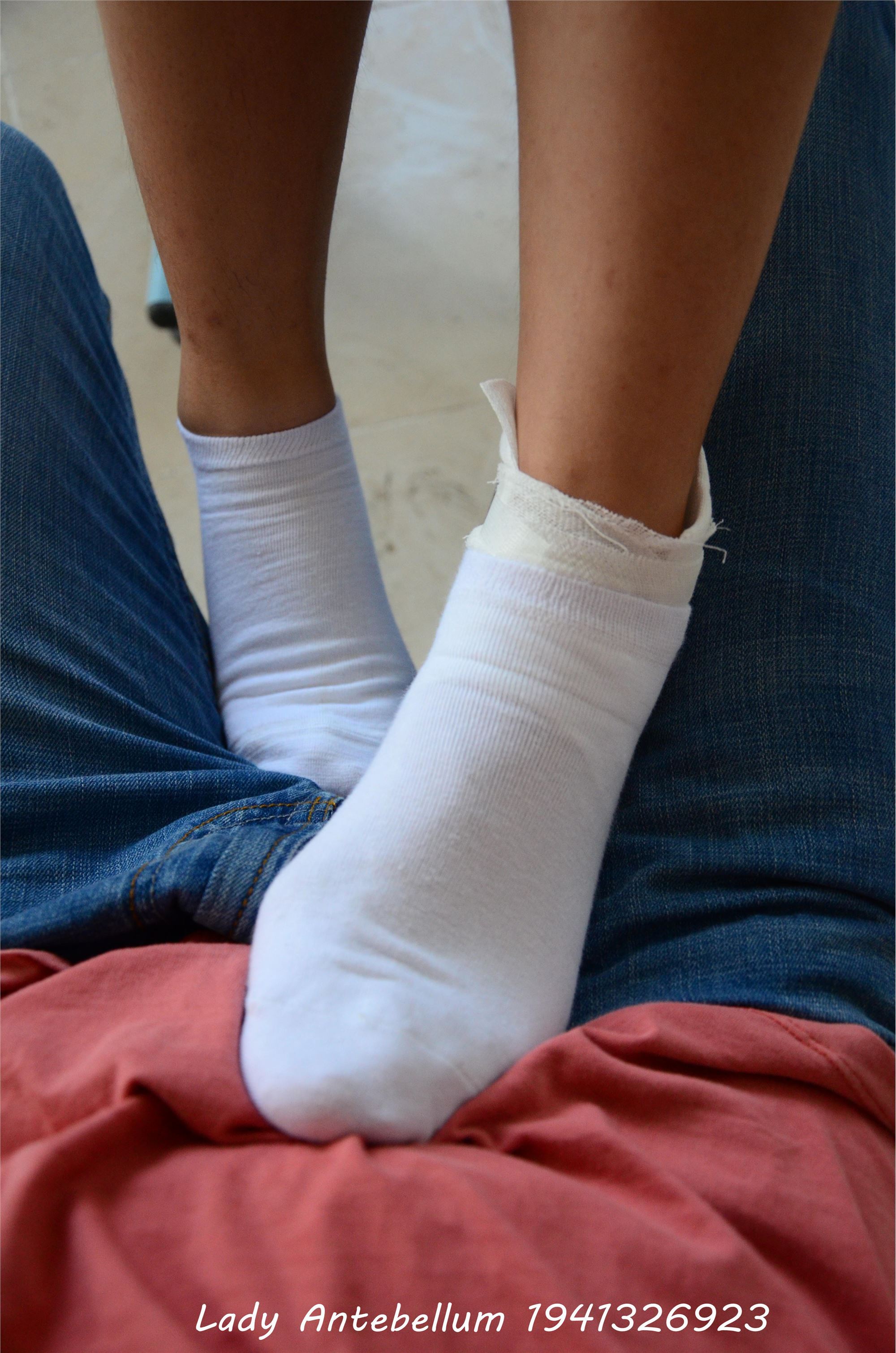 [战前女神] 恋足美腿棉袜女神级摄影套图 036