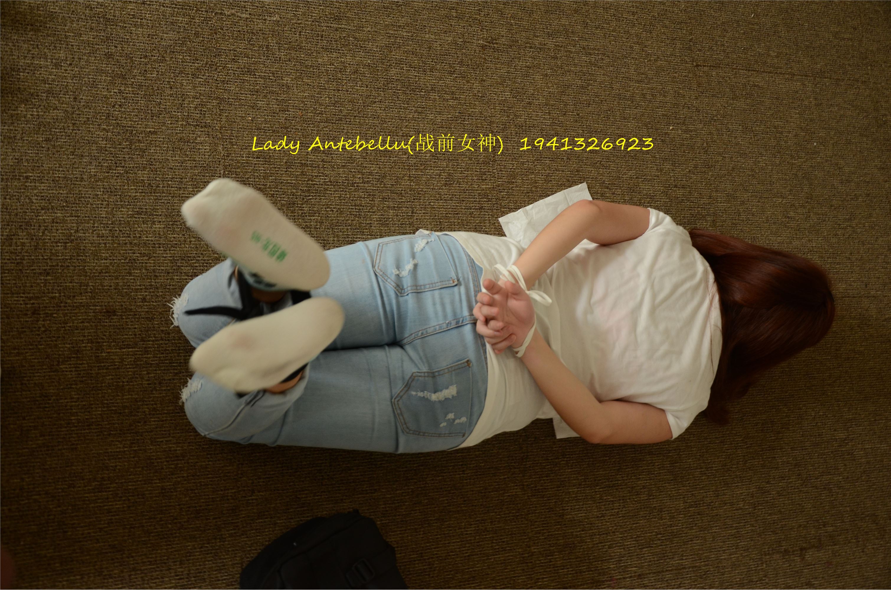 [战前女神] 恋足美腿棉袜女神级摄影套图 037