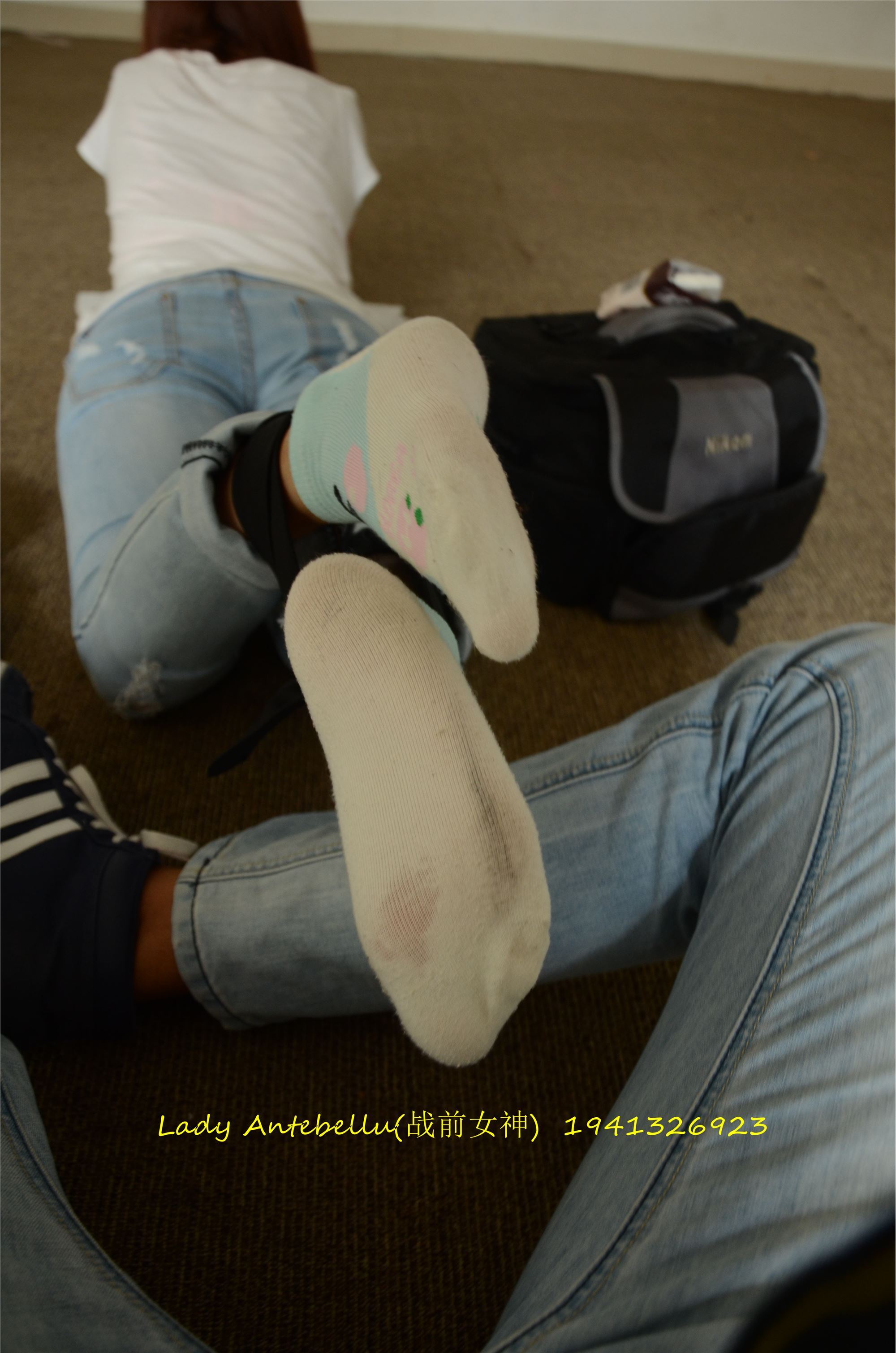 [战前女神] 恋足美腿棉袜女神级摄影套图 037