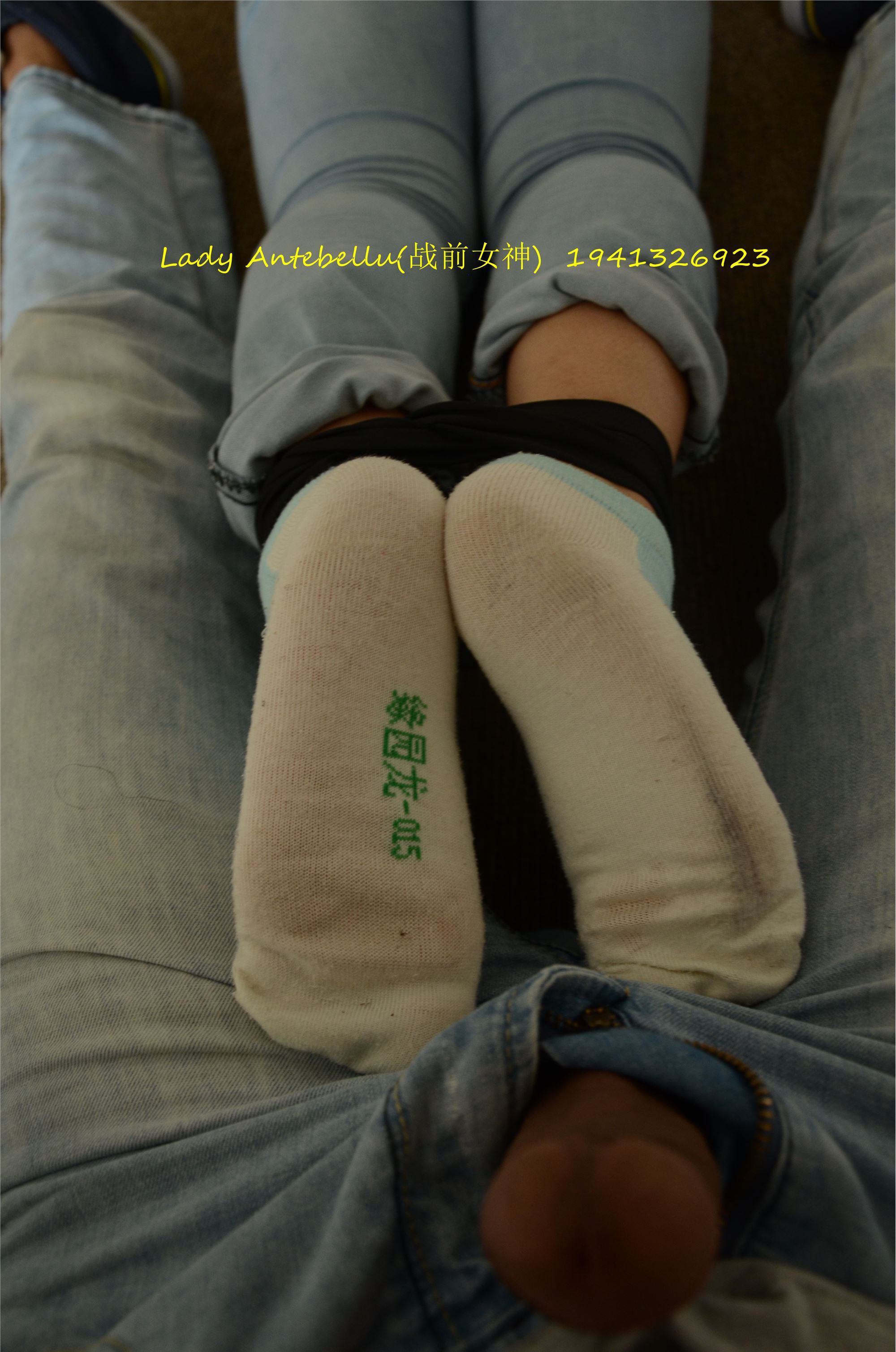 [战前女神] 恋足美腿棉袜女神级摄影套图 037