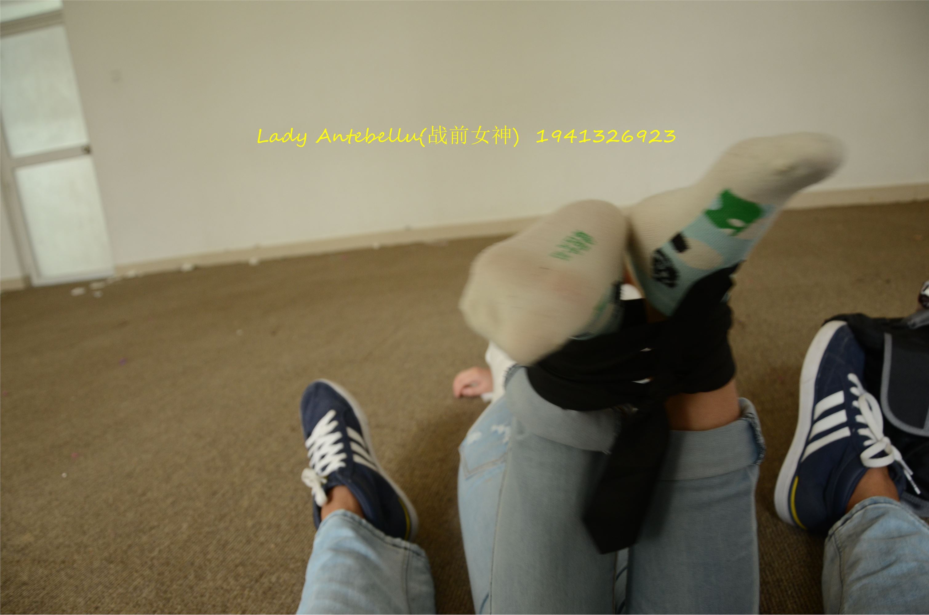 [战前女神] 恋足美腿棉袜女神级摄影套图 037