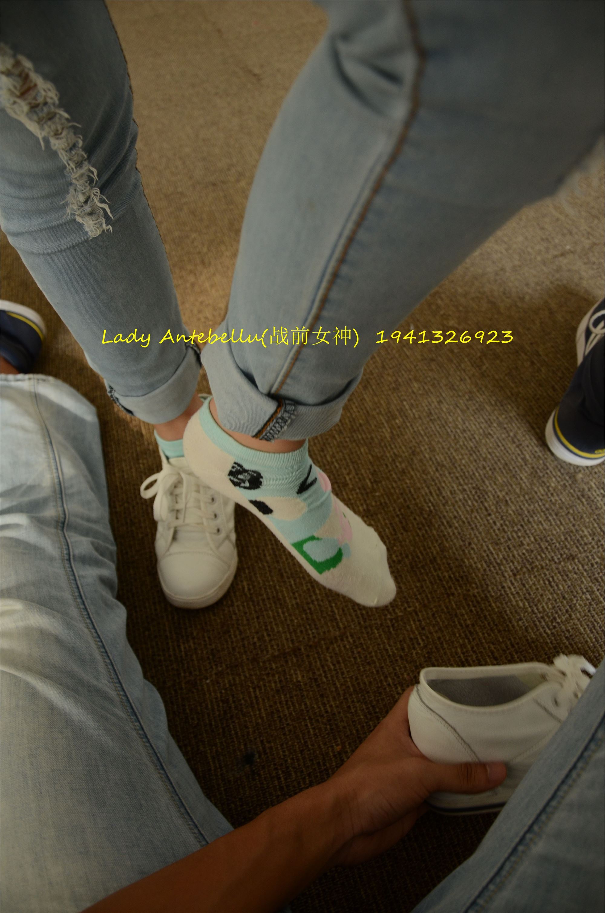 [战前女神] 恋足美腿棉袜女神级摄影套图 037