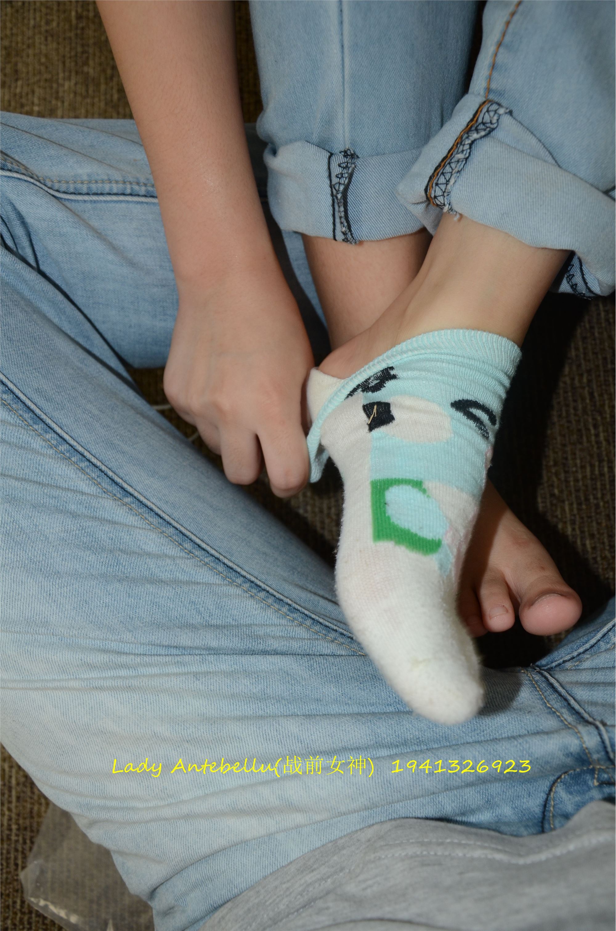 [战前女神] 恋足美腿棉袜女神级摄影套图 037