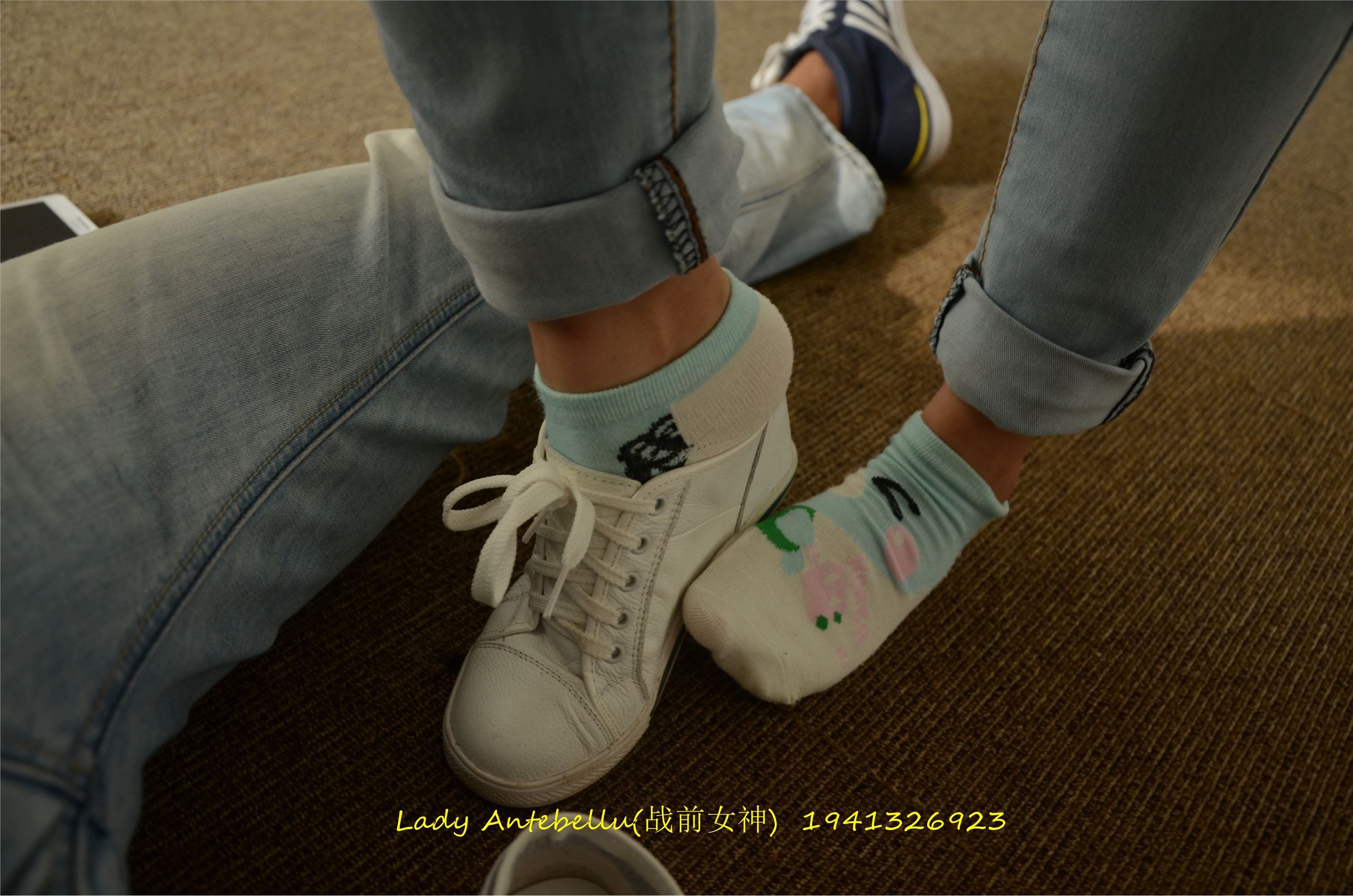 [战前女神] 恋足美腿棉袜女神级摄影套图 037