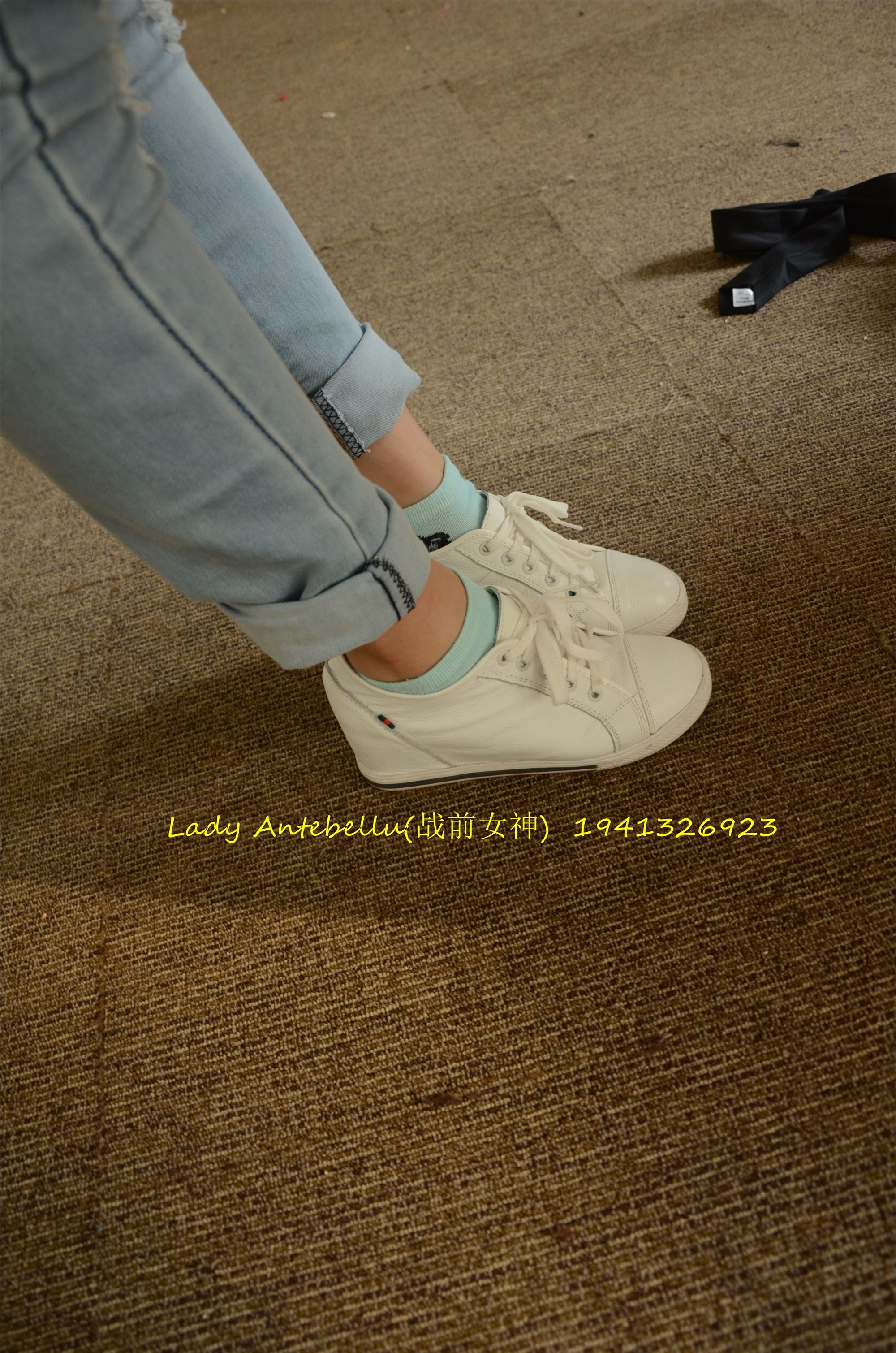 [战前女神] 恋足美腿棉袜女神级摄影套图 037