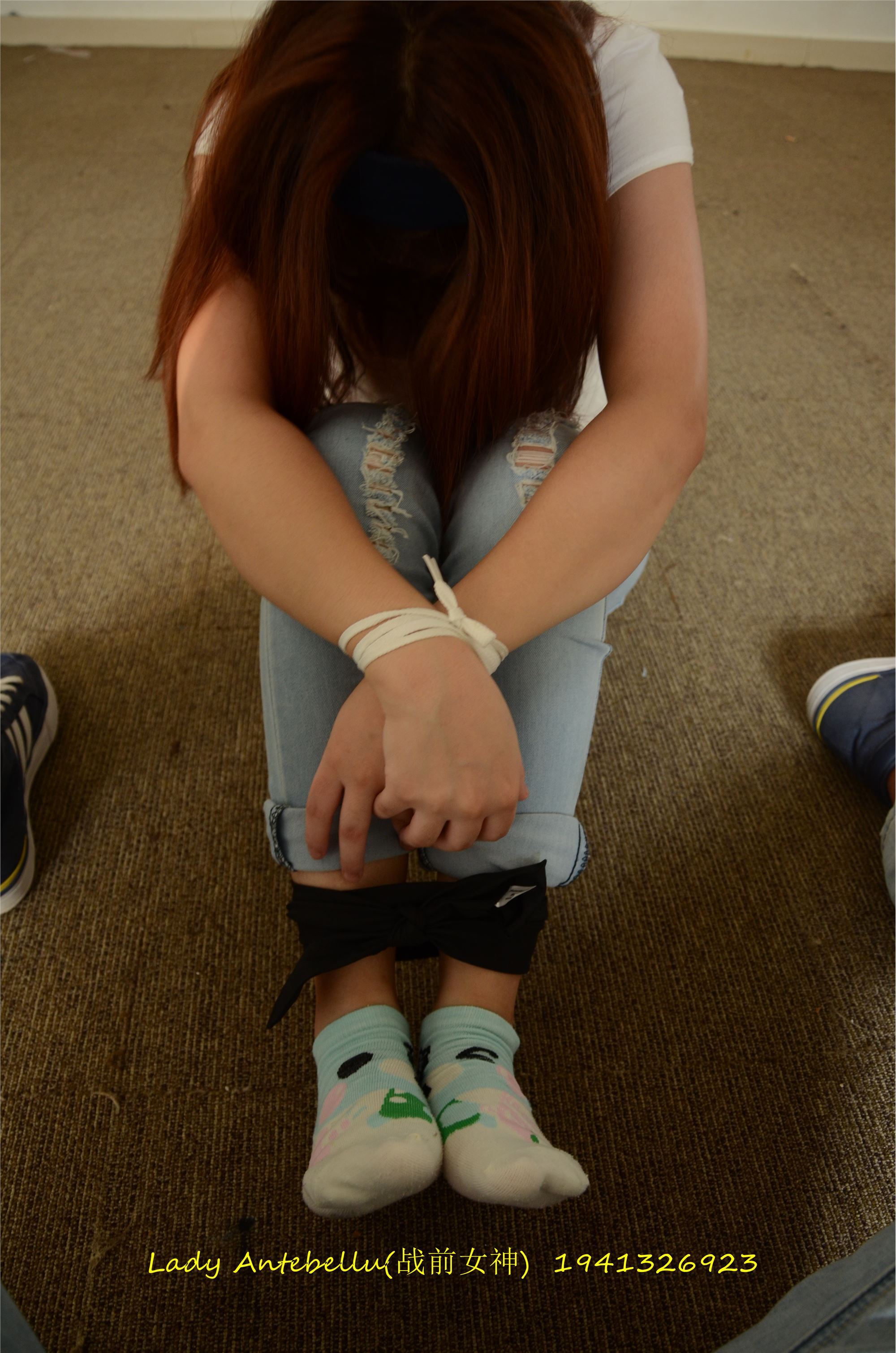 [战前女神] 恋足美腿棉袜女神级摄影套图 037