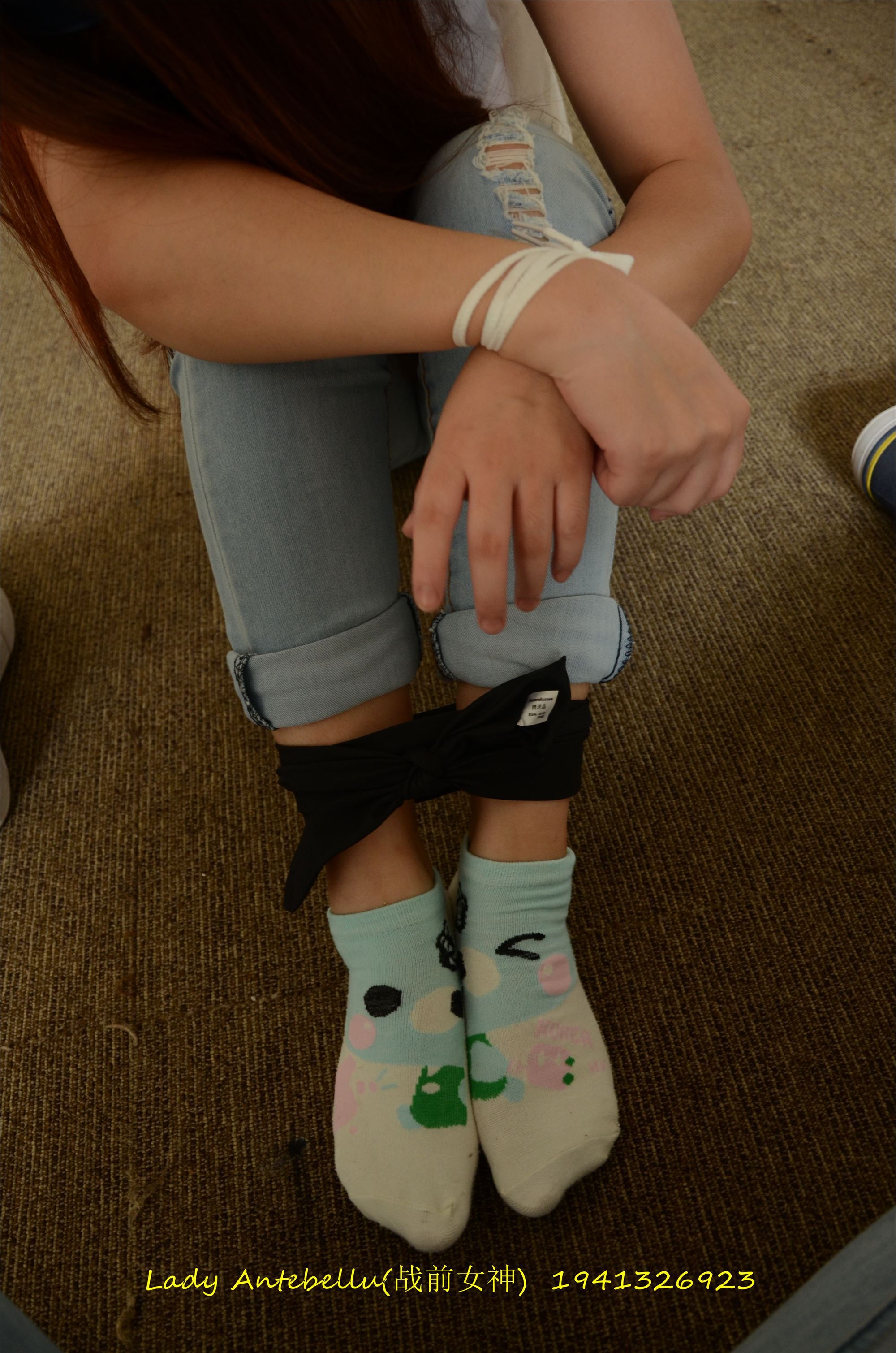 [战前女神] 恋足美腿棉袜女神级摄影套图 037