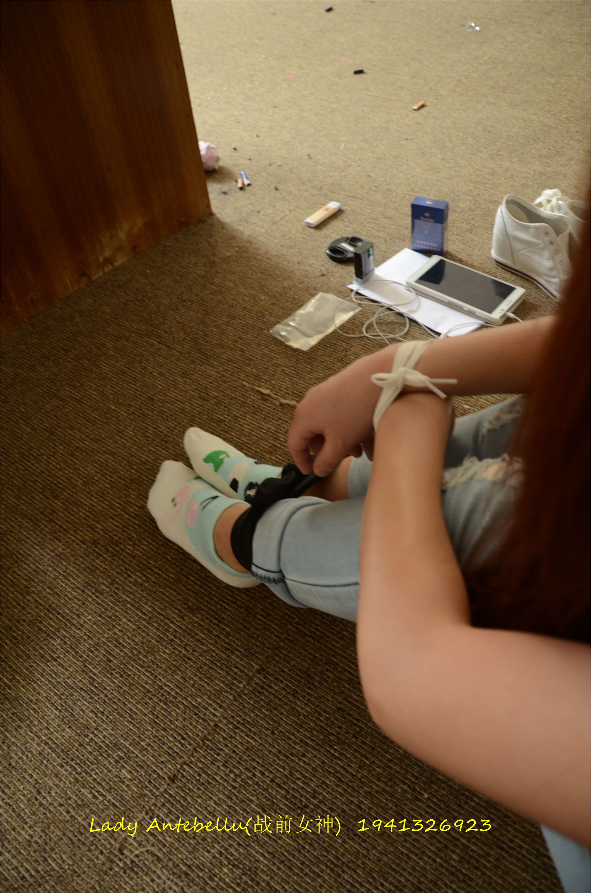 [战前女神] 恋足美腿棉袜女神级摄影套图 037