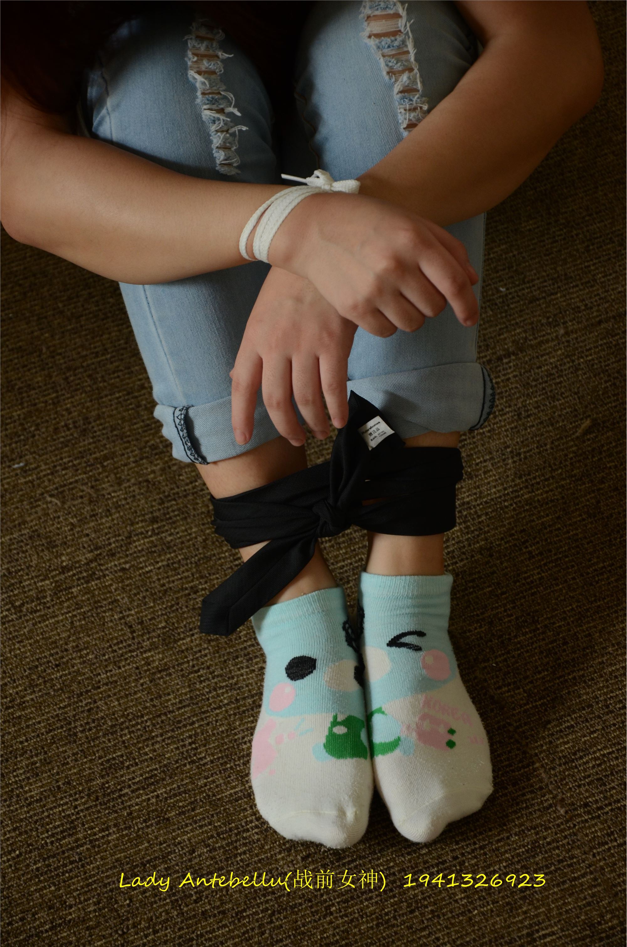 [战前女神] 恋足美腿棉袜女神级摄影套图 037