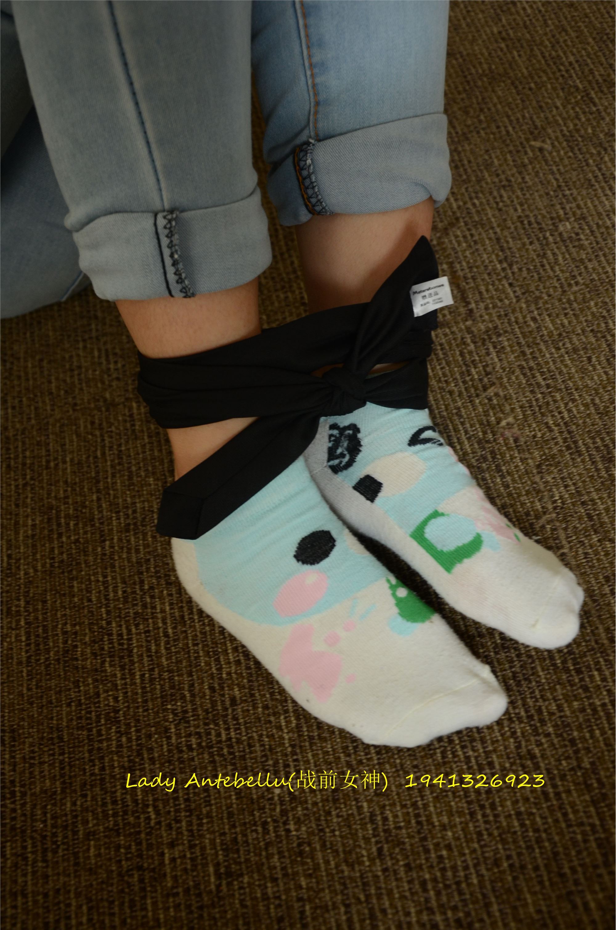 [战前女神] 恋足美腿棉袜女神级摄影套图 037