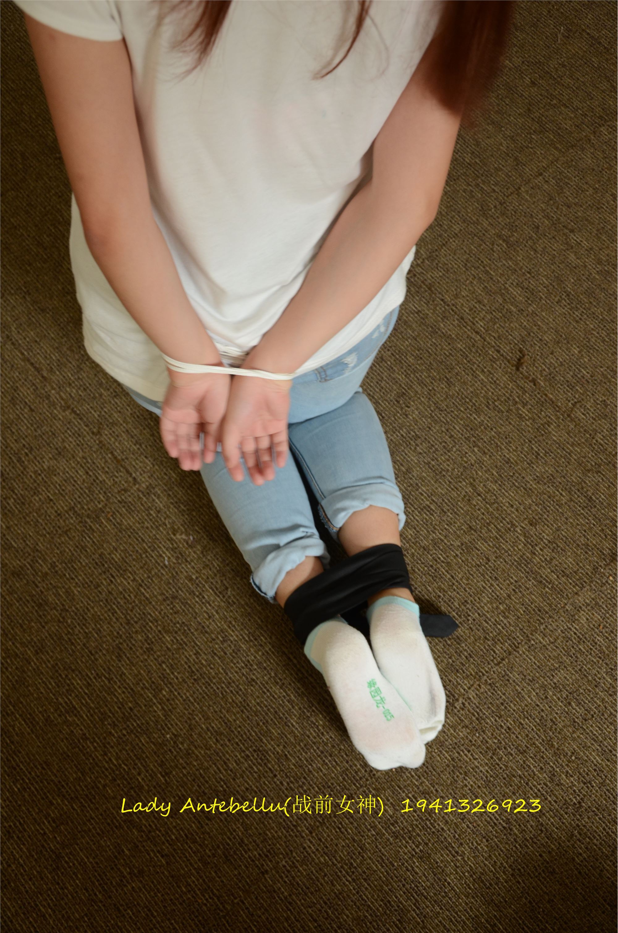 [战前女神] 恋足美腿棉袜女神级摄影套图 037