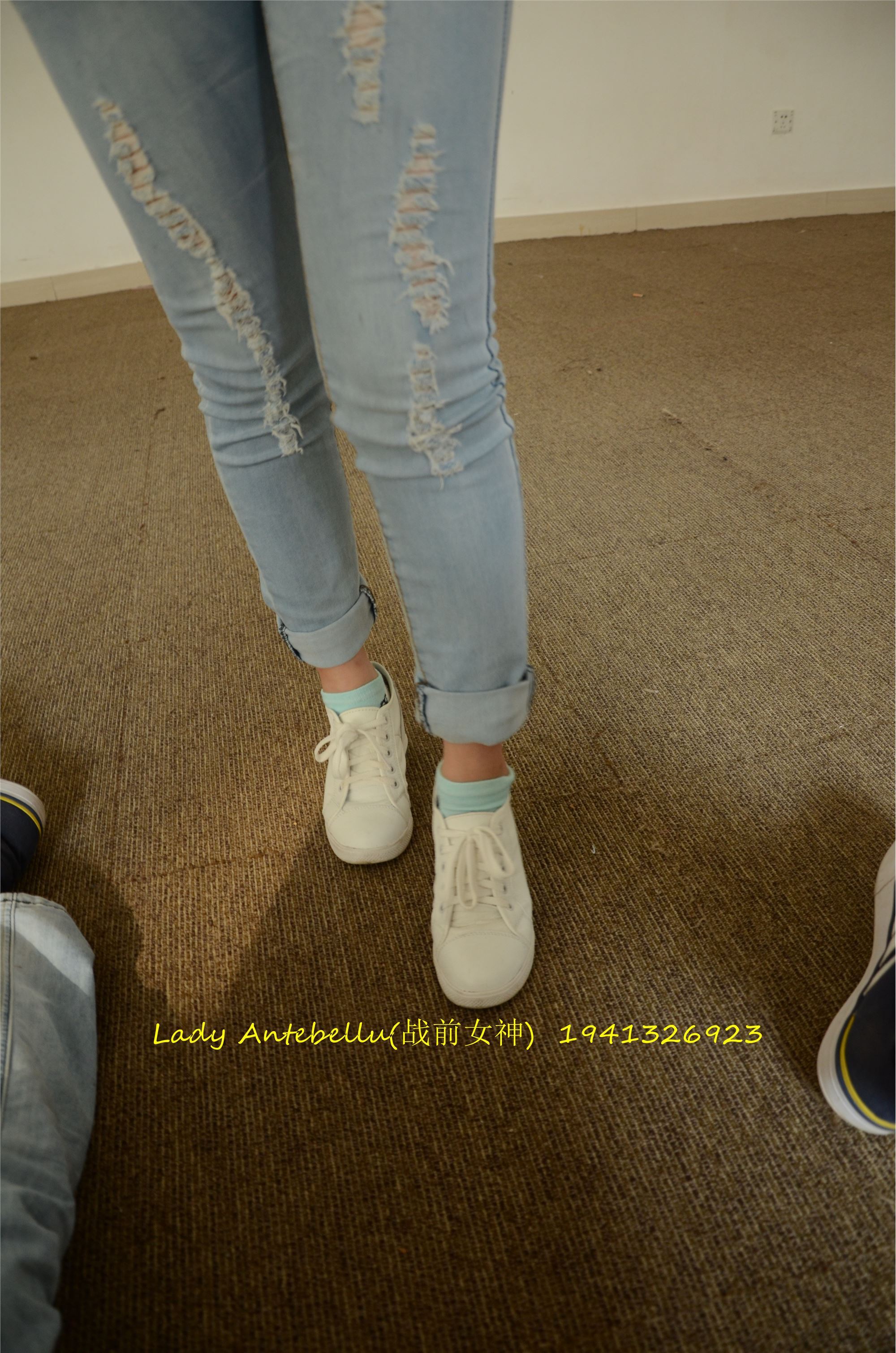 [战前女神] 恋足美腿棉袜女神级摄影套图 037