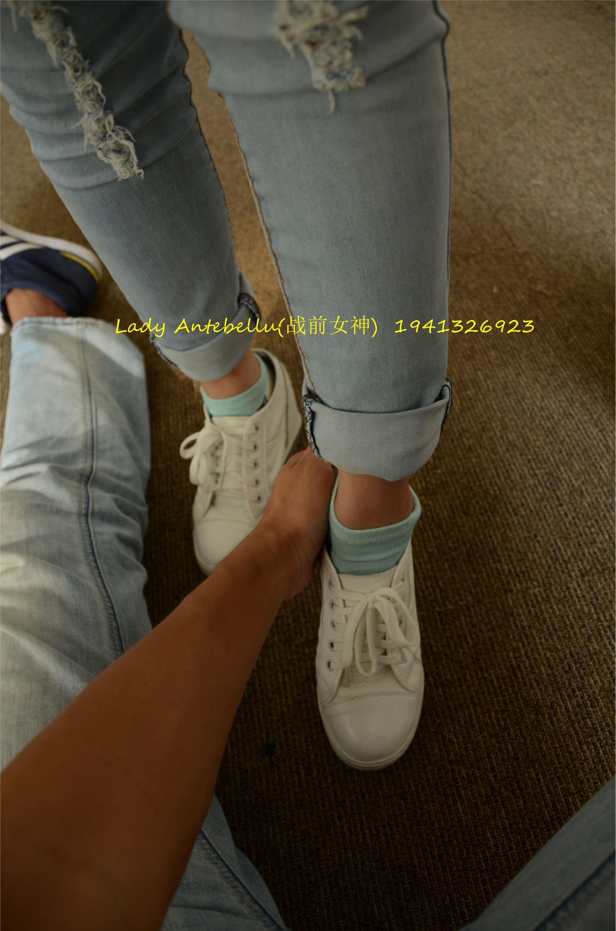 [战前女神] 恋足美腿棉袜女神级摄影套图 037