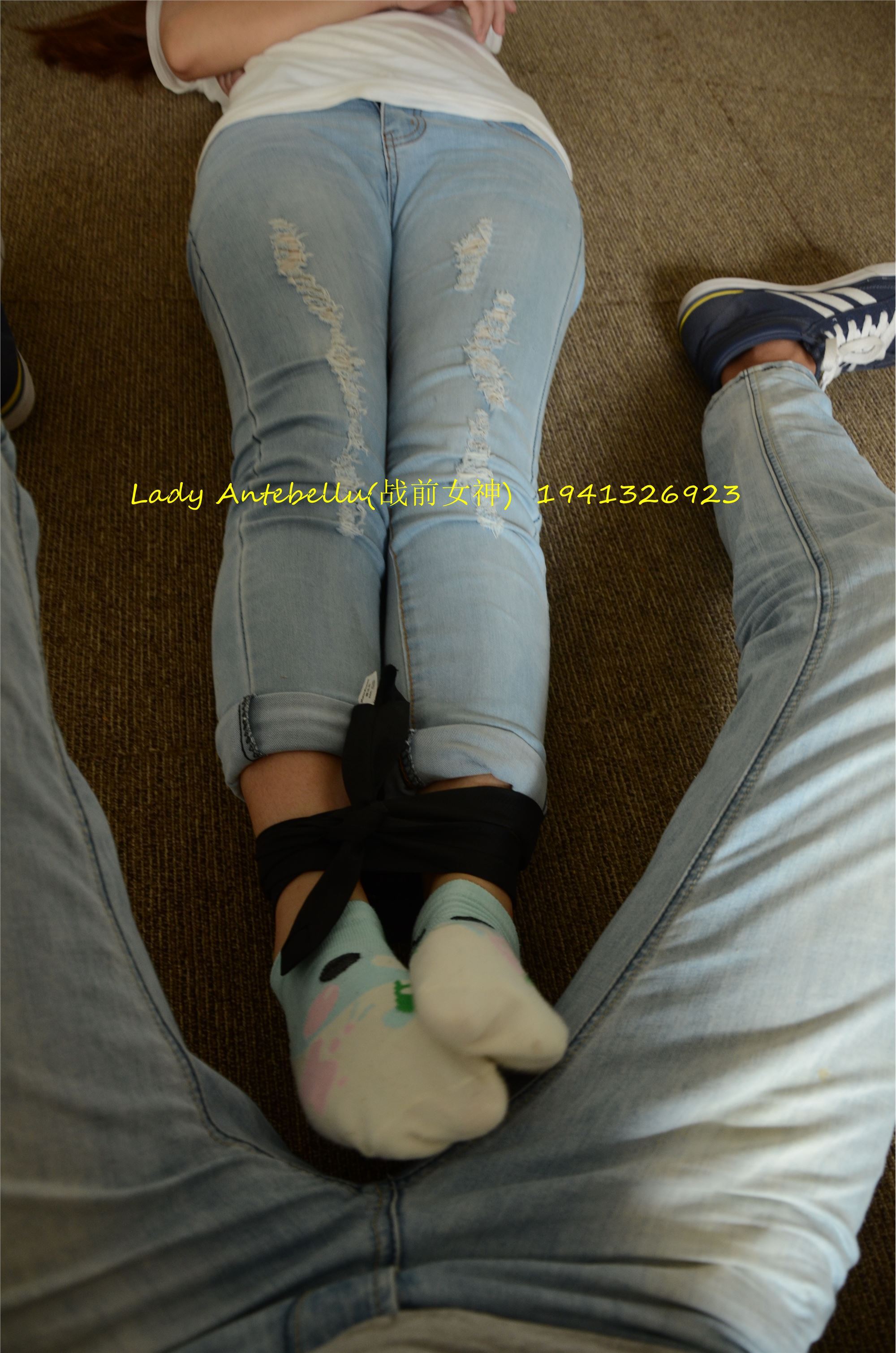 [战前女神] 恋足美腿棉袜女神级摄影套图 037