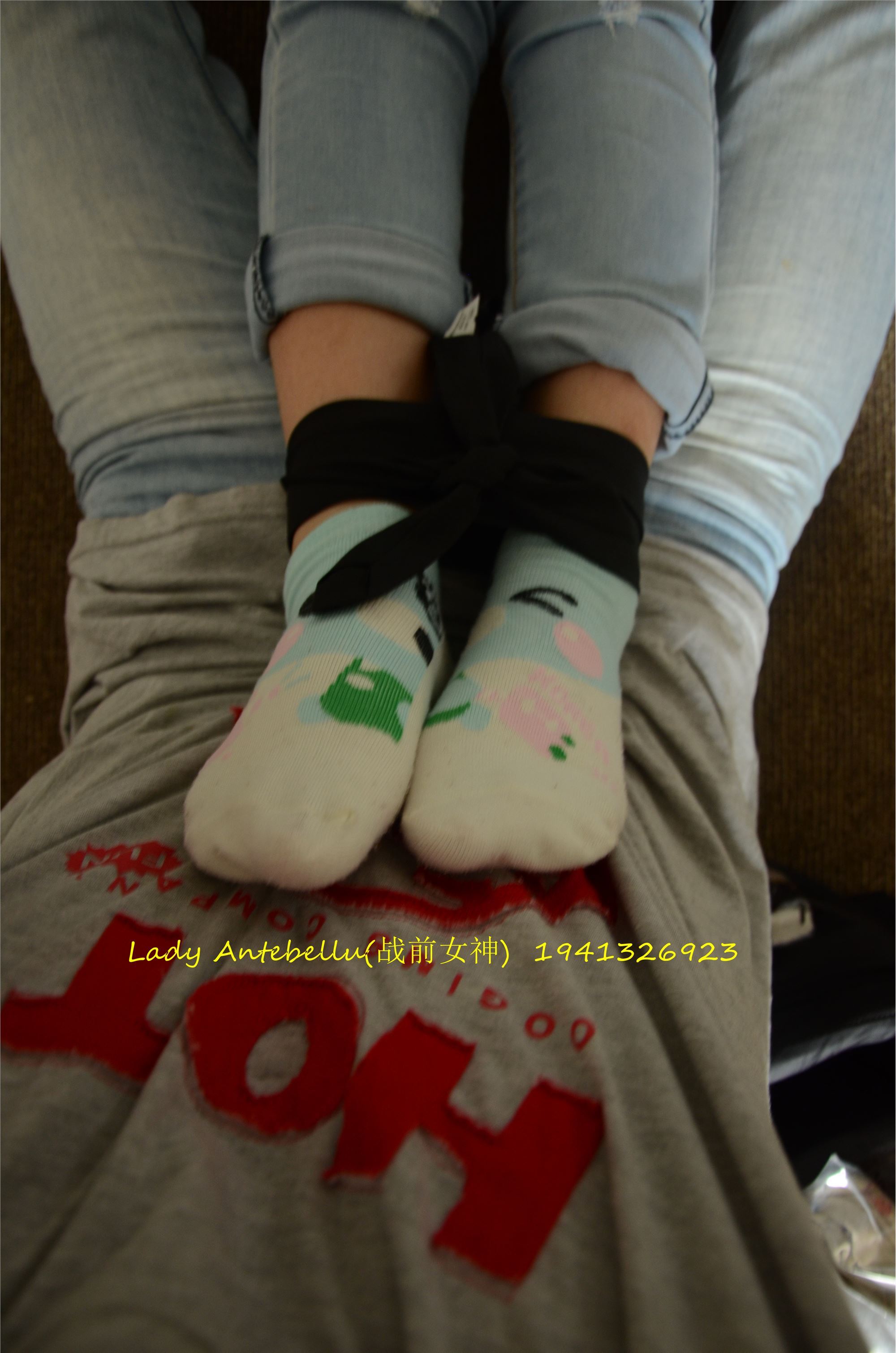 [战前女神] 恋足美腿棉袜女神级摄影套图 037