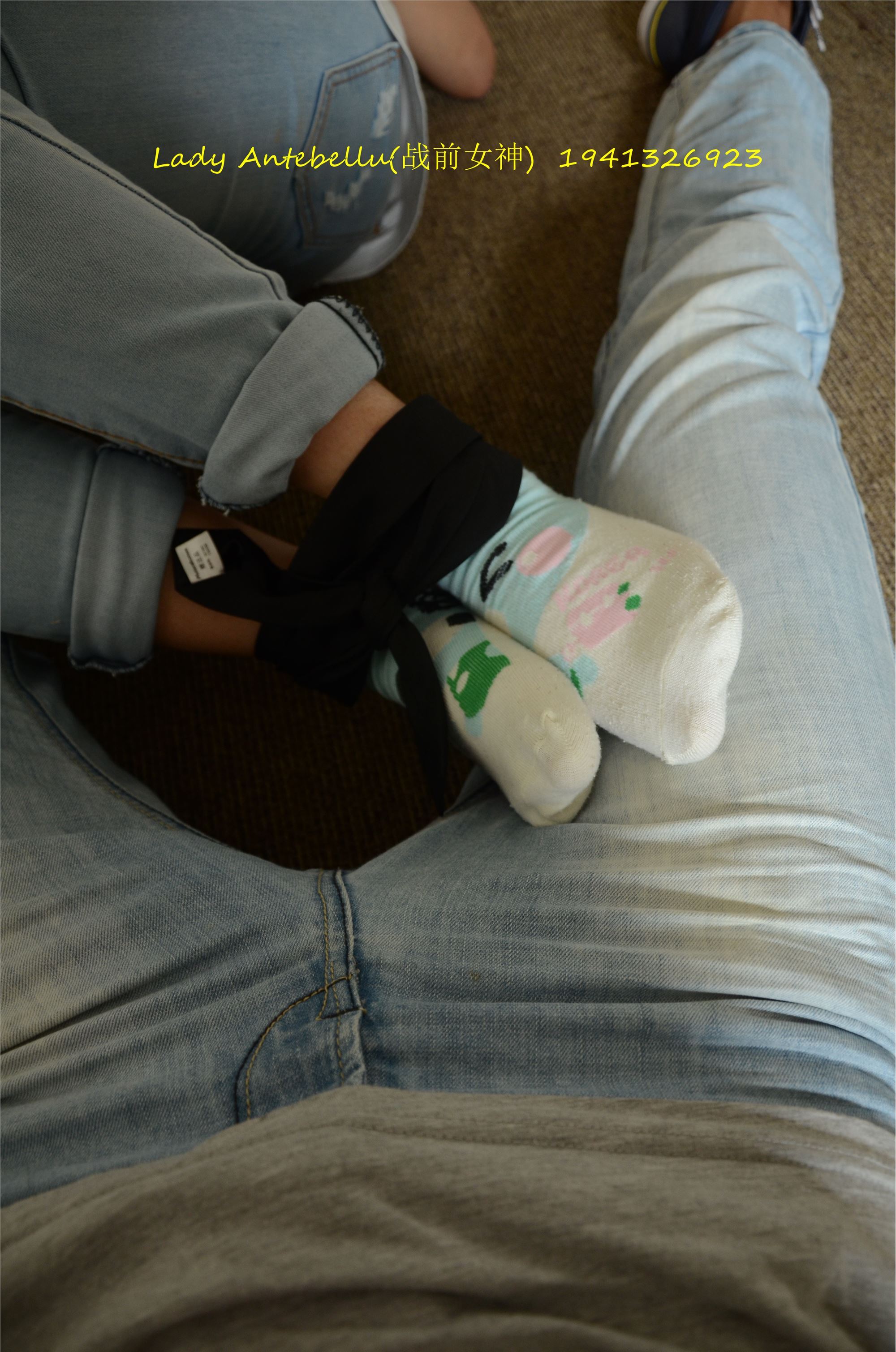 [战前女神] 恋足美腿棉袜女神级摄影套图 037